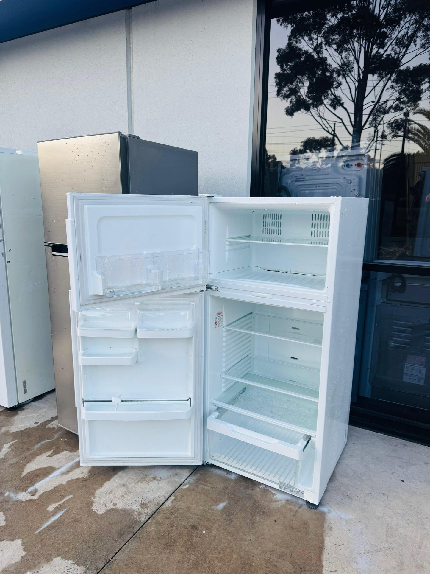 FISHER AND PAYKEL 329 LITRES FRIDGE FREEZER