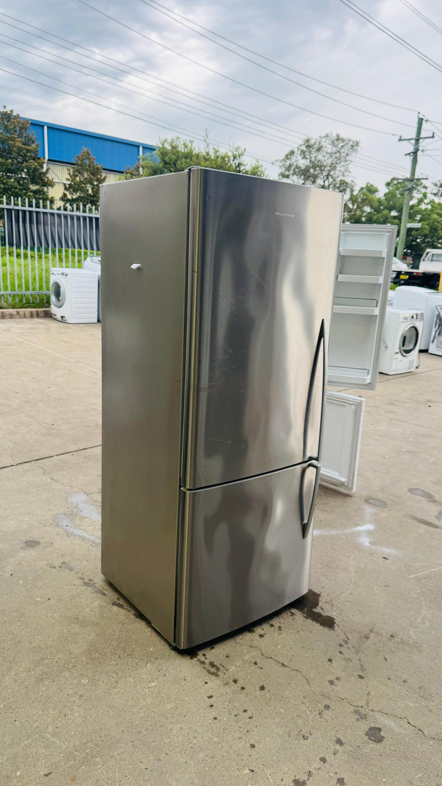 FISHER AND PAYKEL 442 LITRES FRIDGE FREEZER