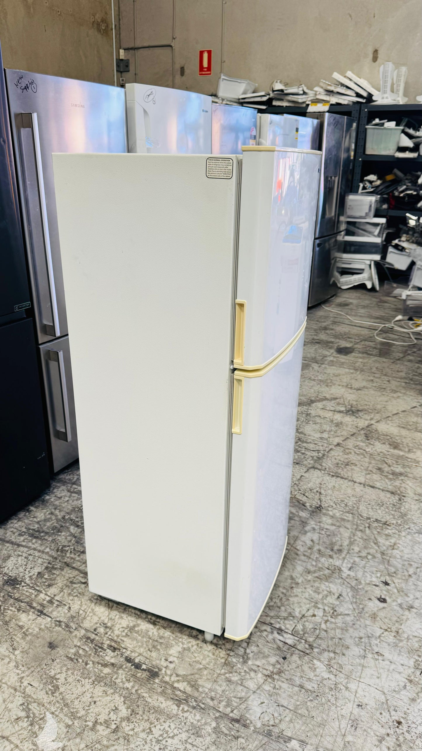 SAMSUNG 216 LITRES FRIDGE FREEZER