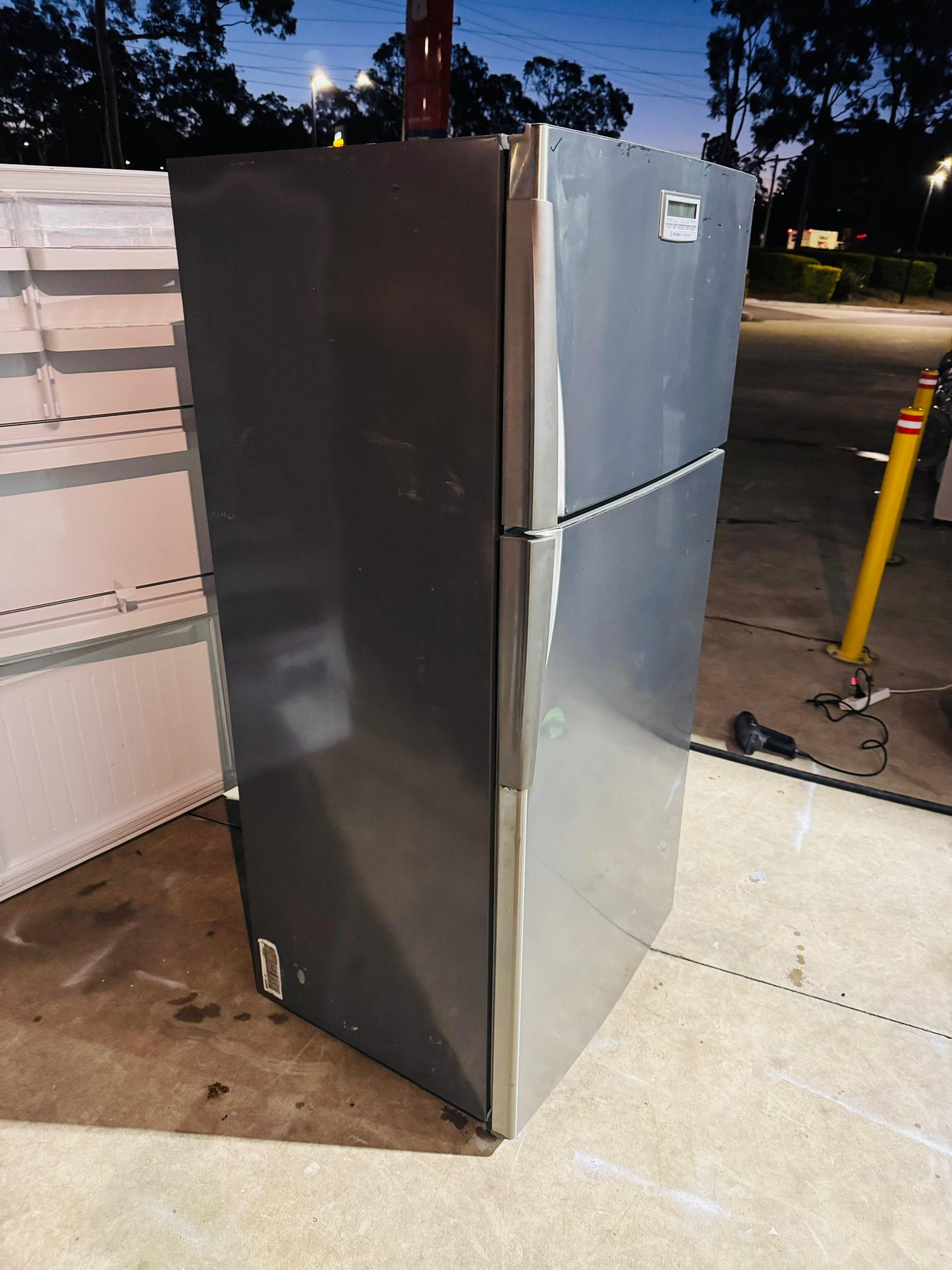 WESTING HOUSE 520 LITRES FRIDGE FREEZER