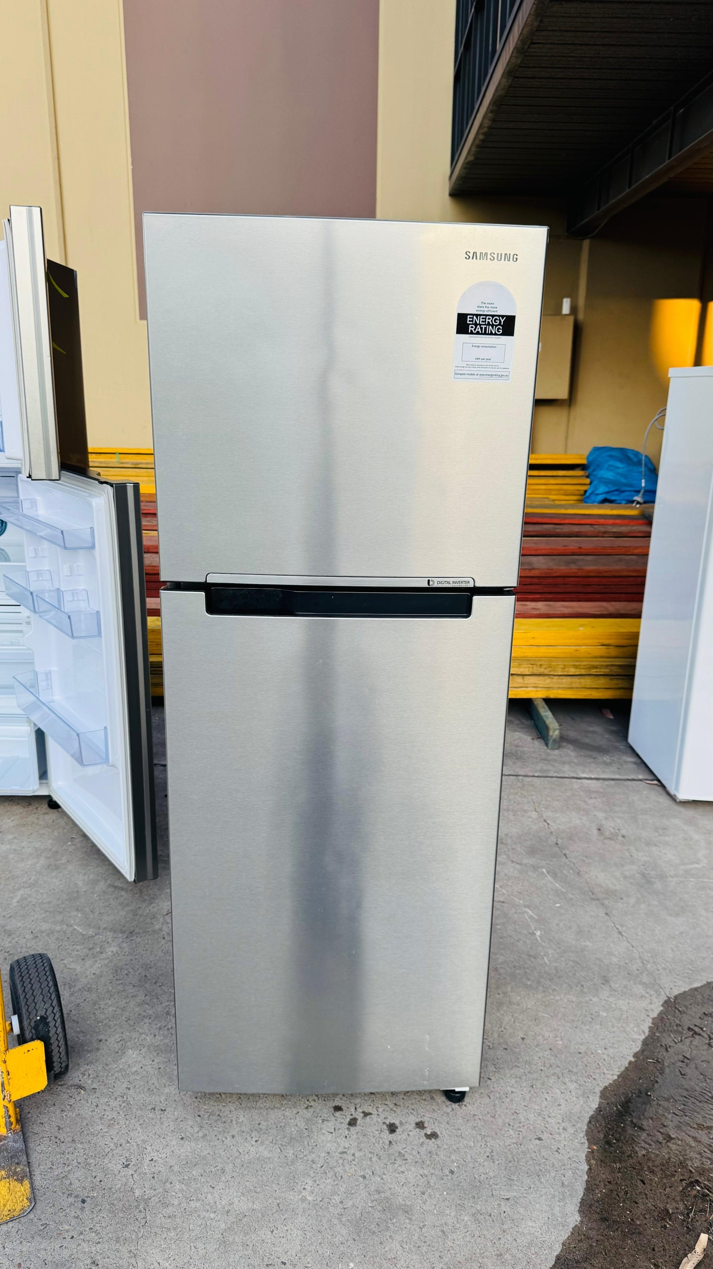 SAMSUNG 318 LITRES FRIDGE FREEZER