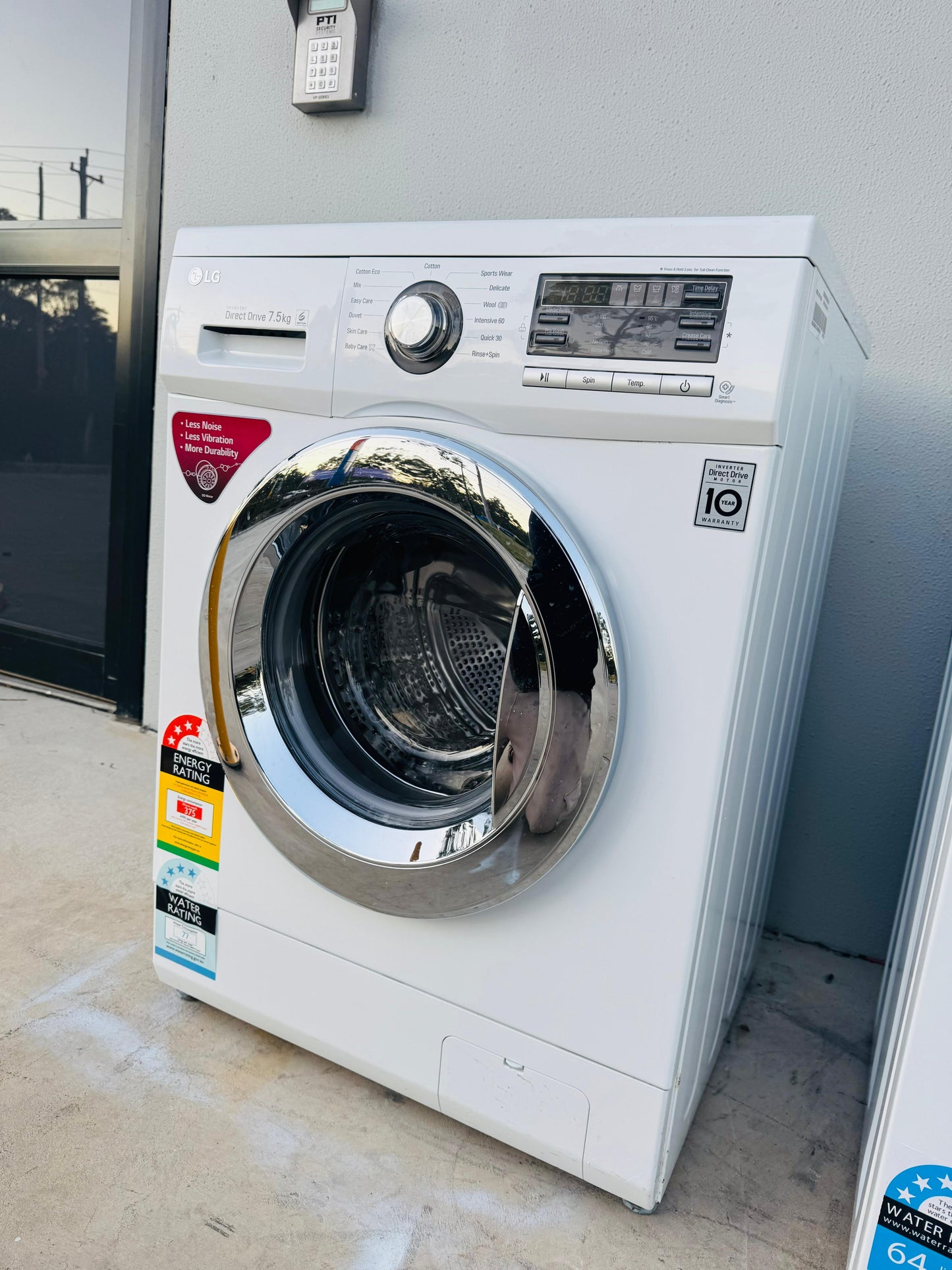 LG 7.5 KGS FRONT LOADER WASHING MACHINE