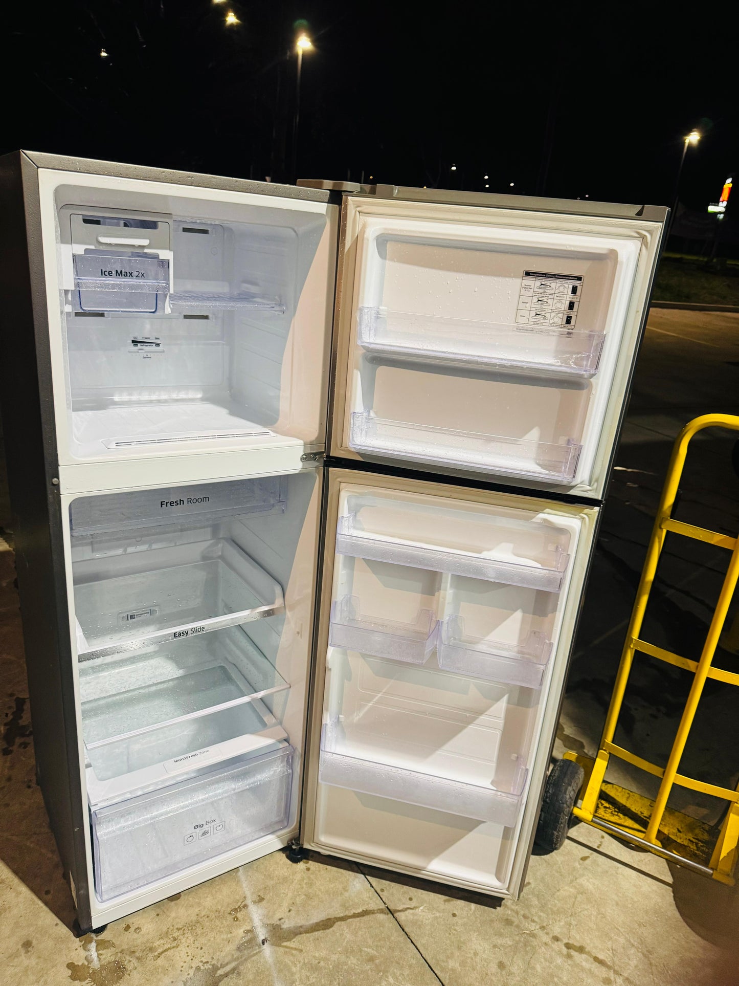 SAMSUNG 341 LITRES FRIDGE FREEZER