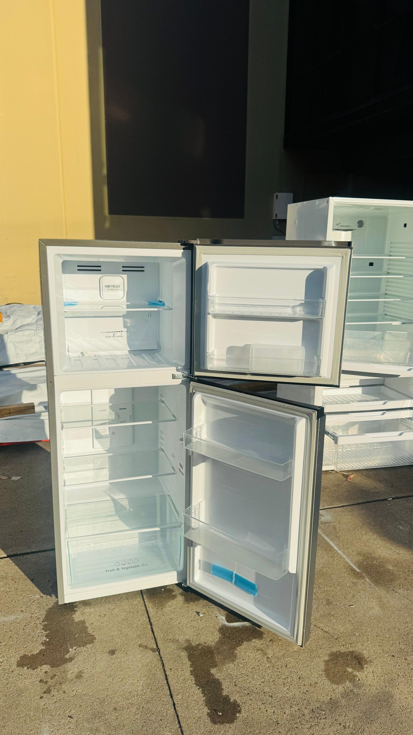 HISENSE 223 LITRES FRIDGE FREEZER