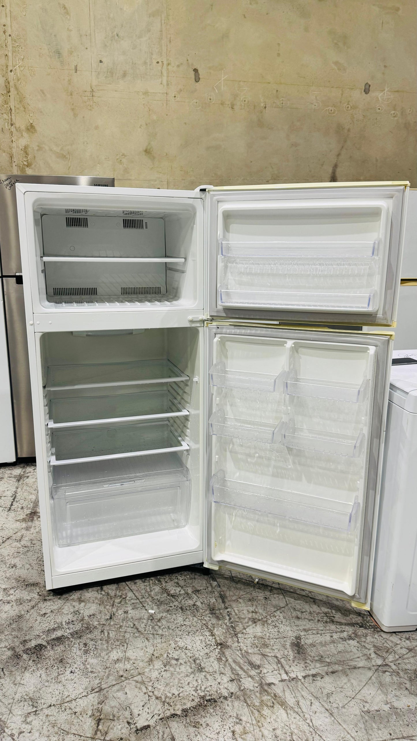 KELVINATOR 420 LITRES FRIDGE FREEZER