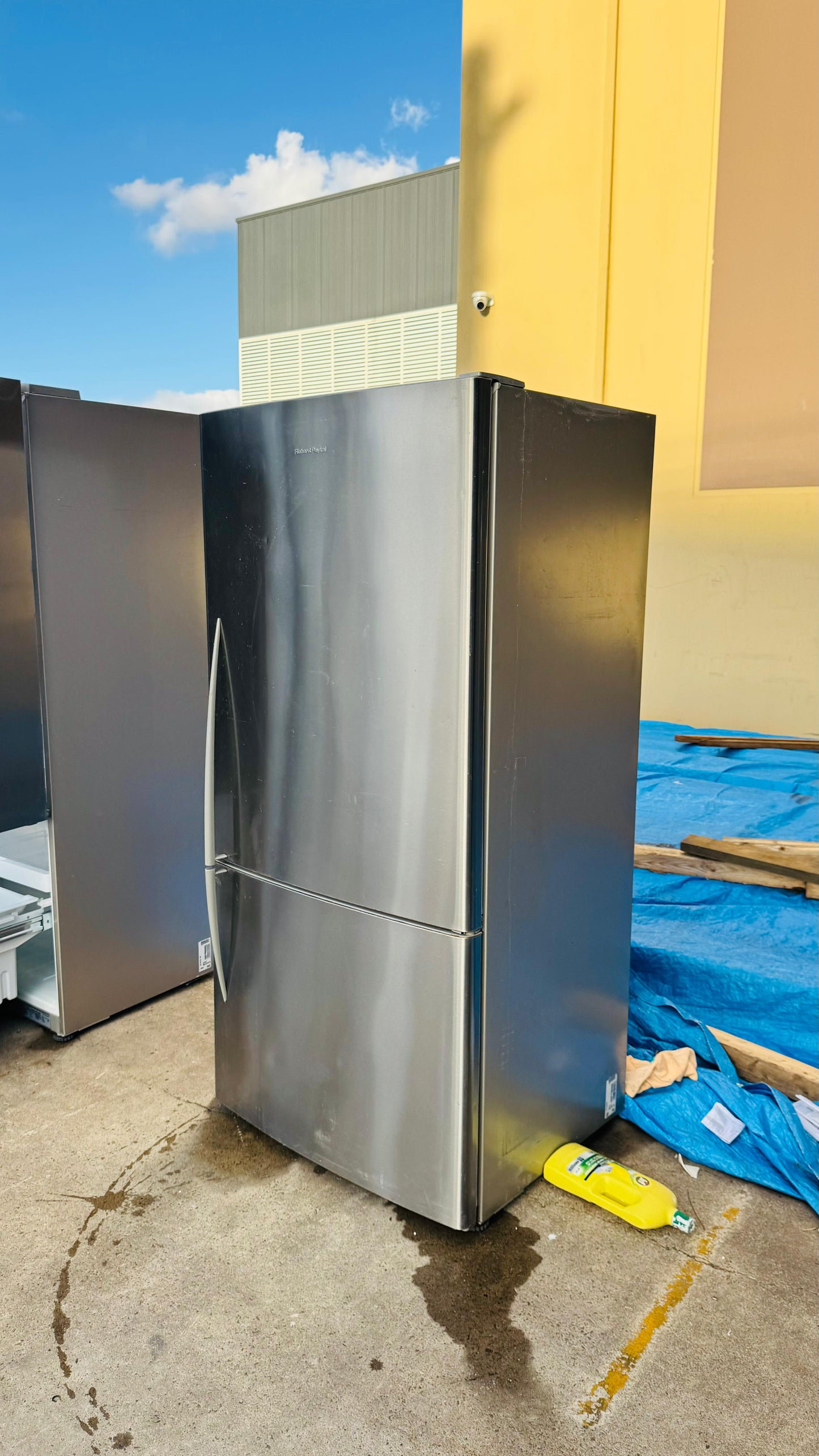 FISHER AND PAYKEL 519 LITRES FRIDGE FREEZER