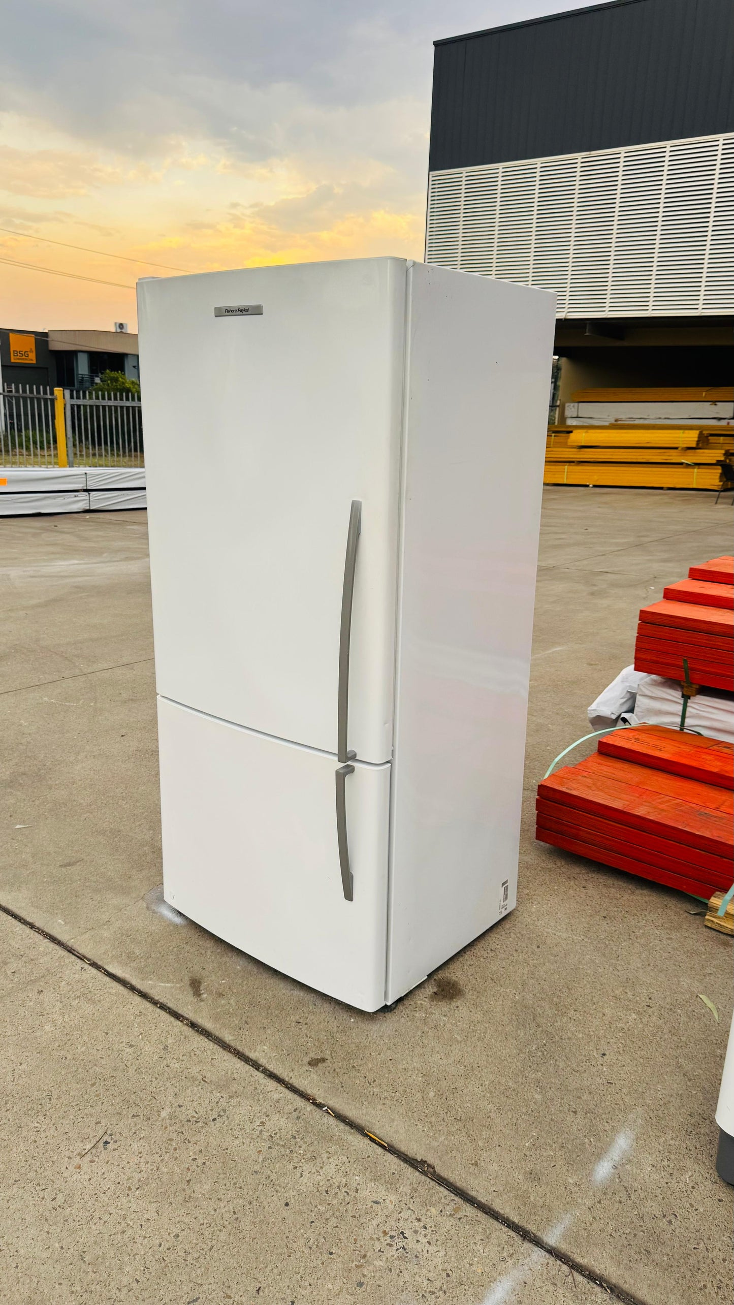 FISHER AND PAYKEL 519 LITRES FRIDGE FREEZER