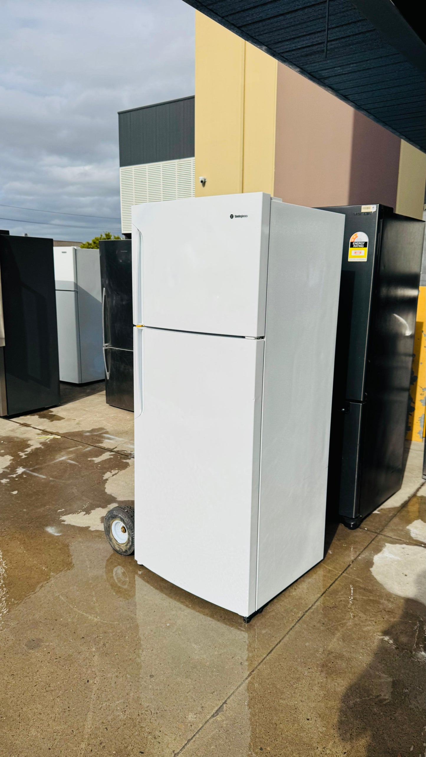 WESTINGHOUSE 462 LITRES FRIDGE FREEZER