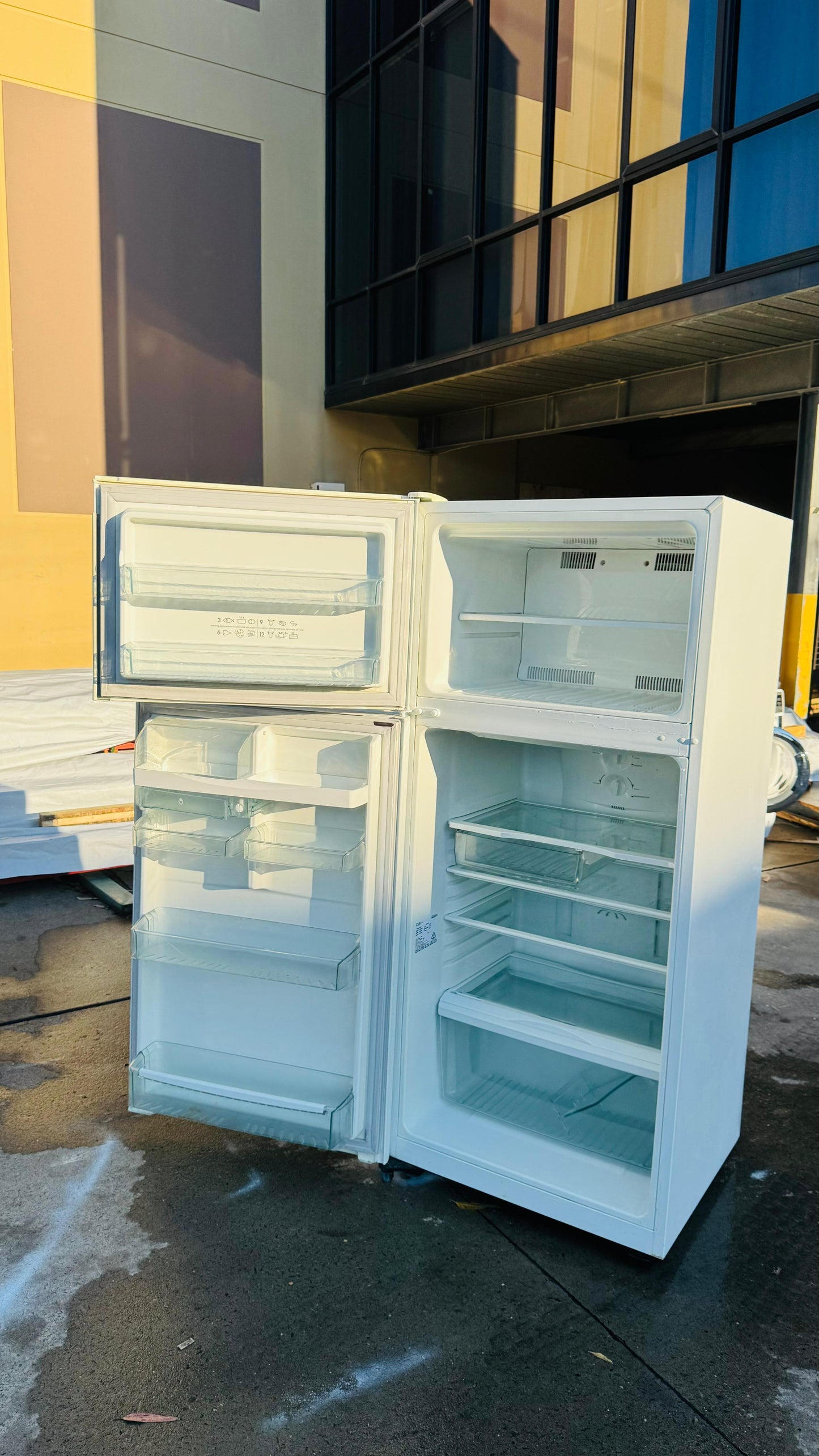 WESTINGHOUSE 416 LITRES FRIDGE FREEZER