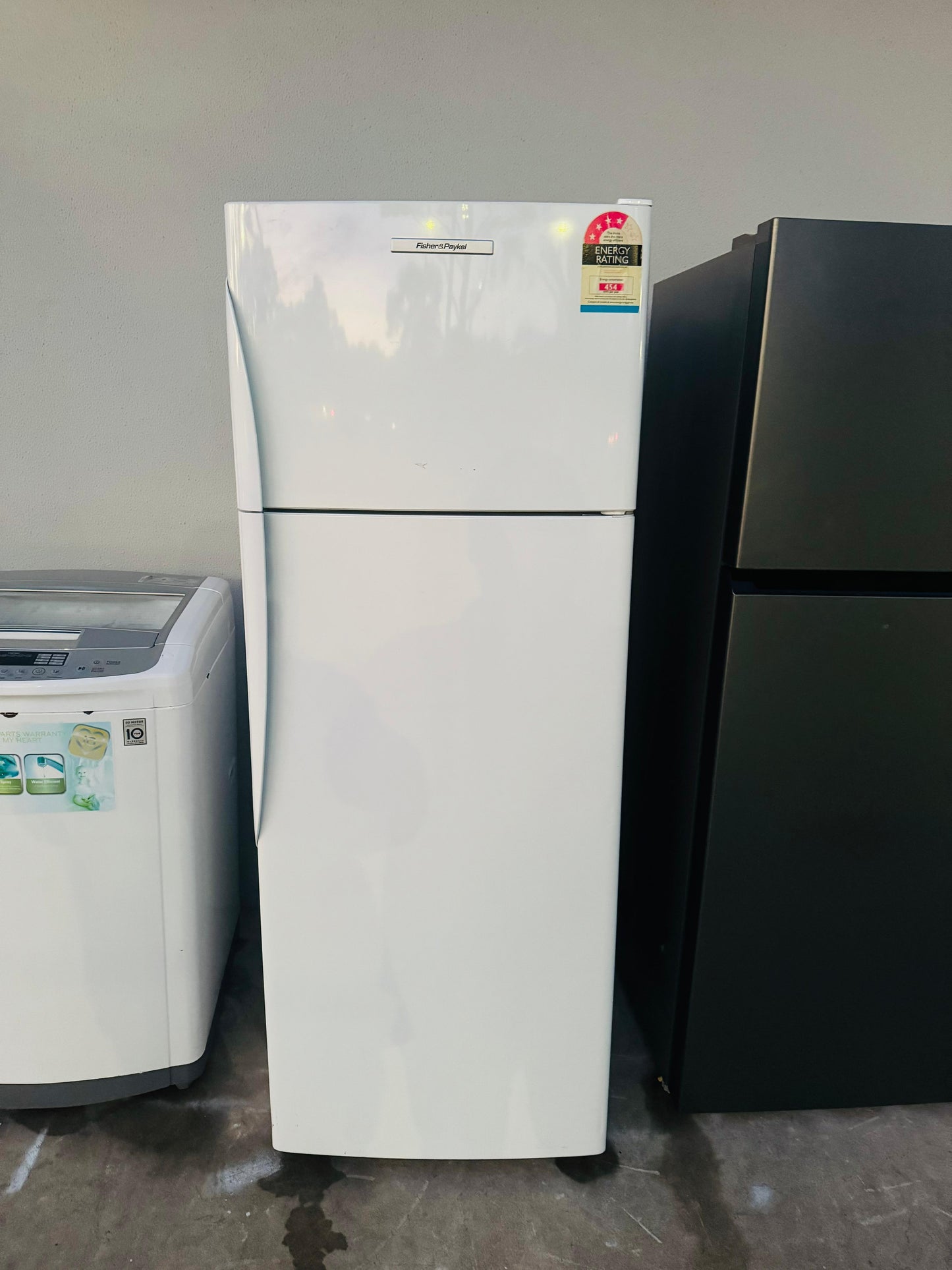 FISHER AND PAYKEL 411 LITRES FRIDGE FREEZER