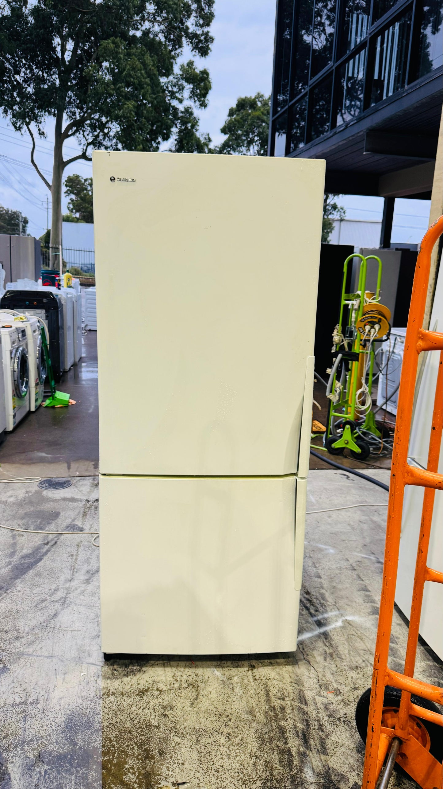 WESTINGHOUSE 430 LITRES FRIDGE FREEZER