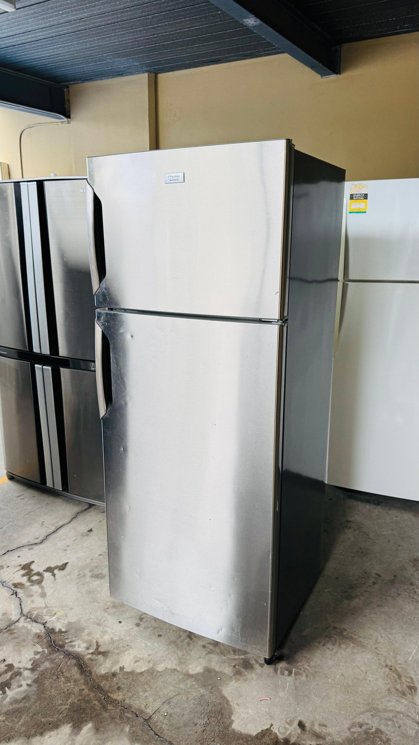 ELECTROLUX 390 LITRES FRIDGE FREEZER
