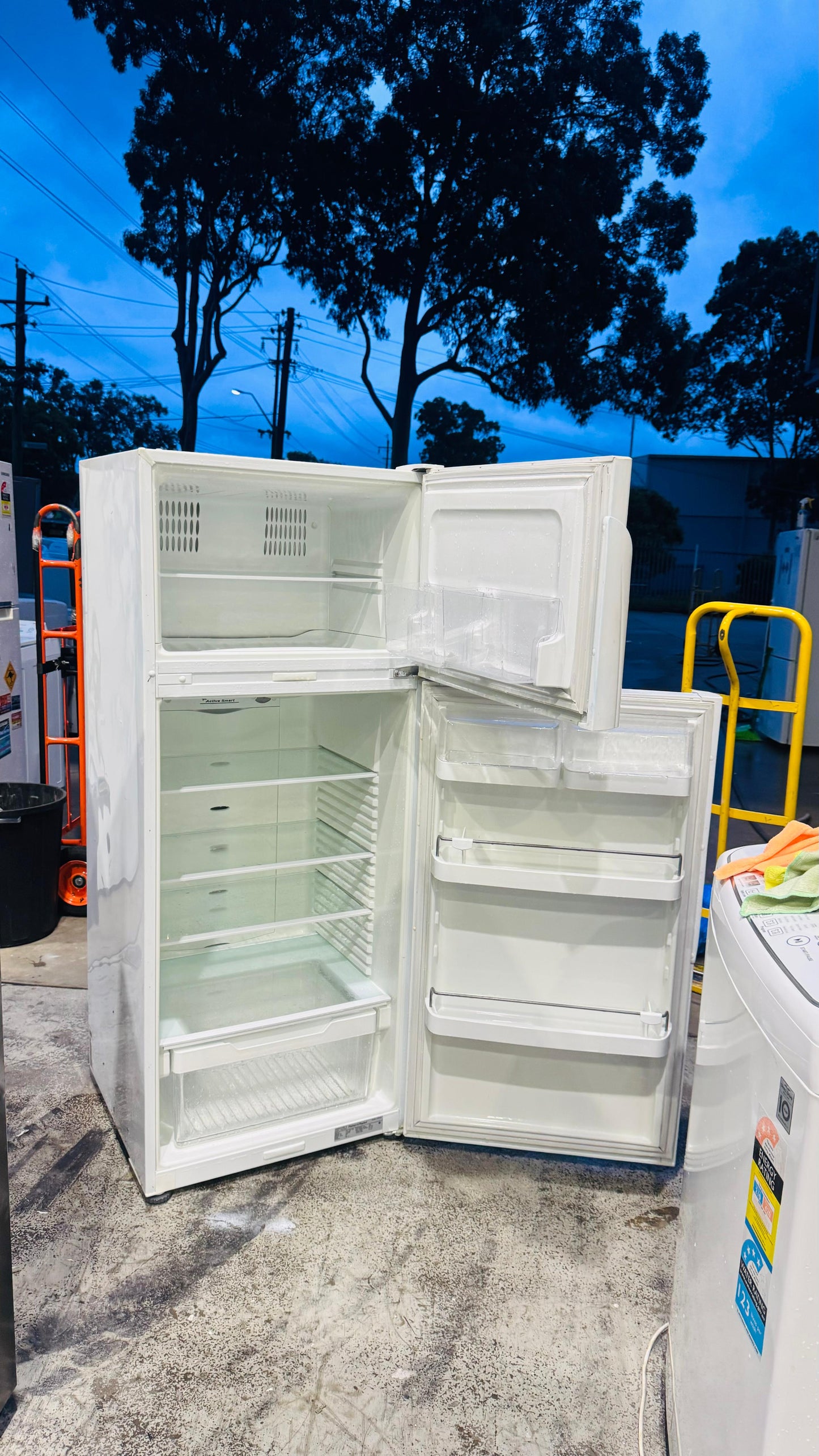 FISHER AND PAYKEL 380 LITRES FRIDGE FREEZER