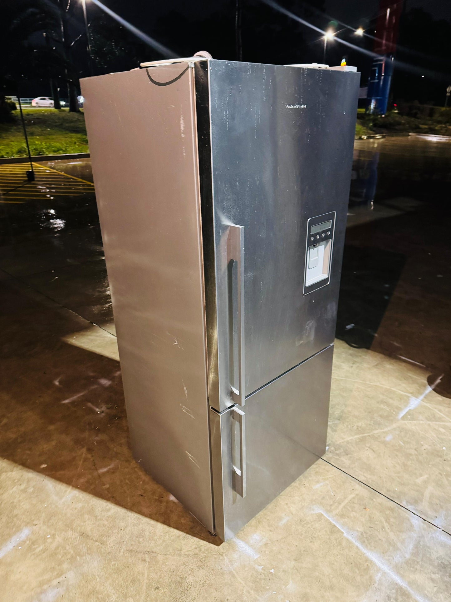 FISHER AND PAYKEL447 LITRES FRIDGE FREEZER
