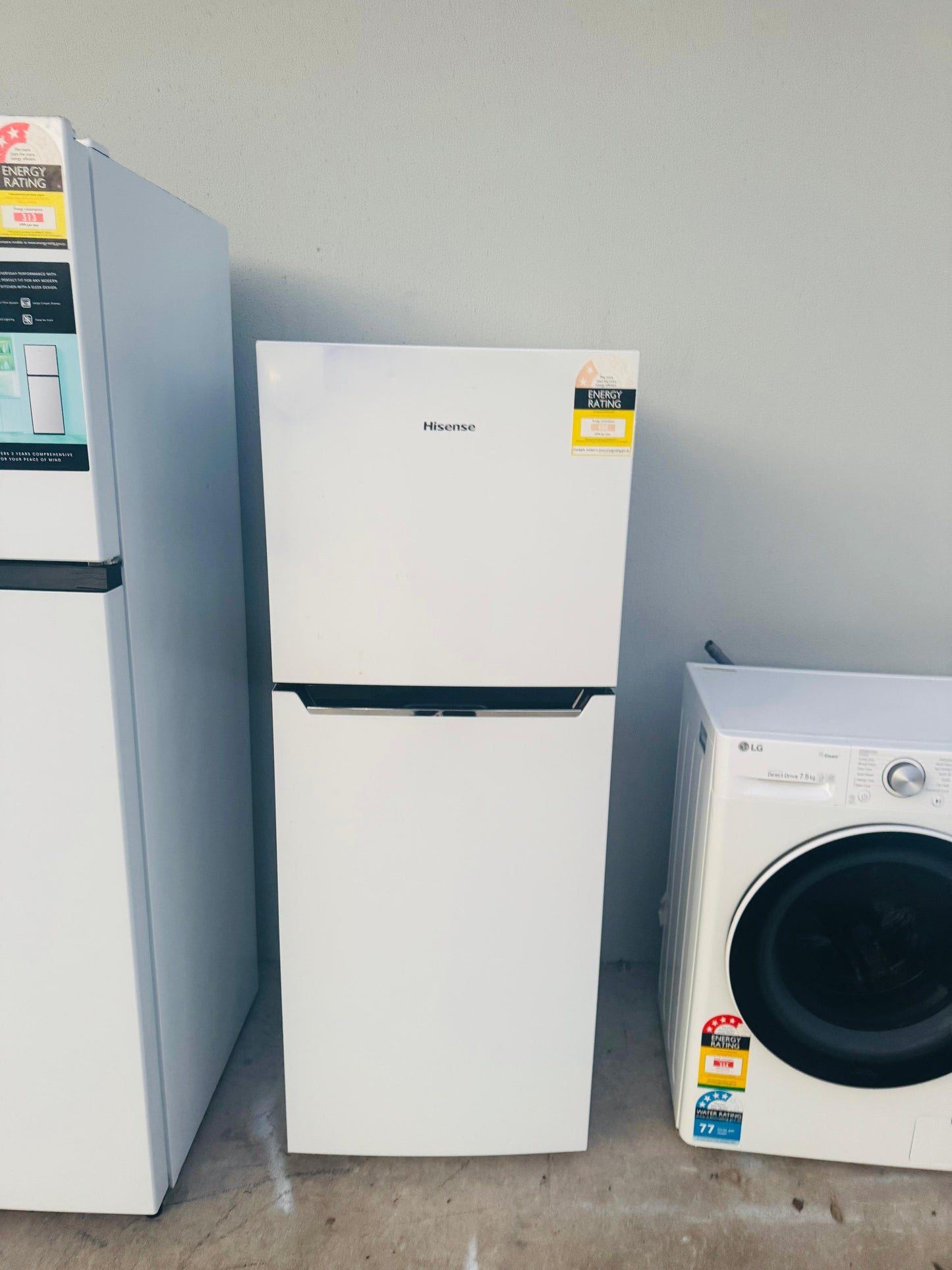 HISENSE 230 LITRES FRIDGE FREEZER