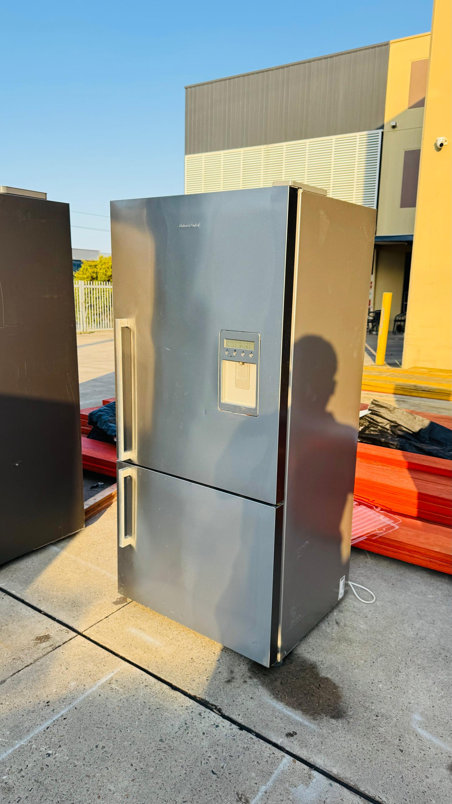 FISHER AND PAYKEL 519 LITRES FRIDGE FREEZER