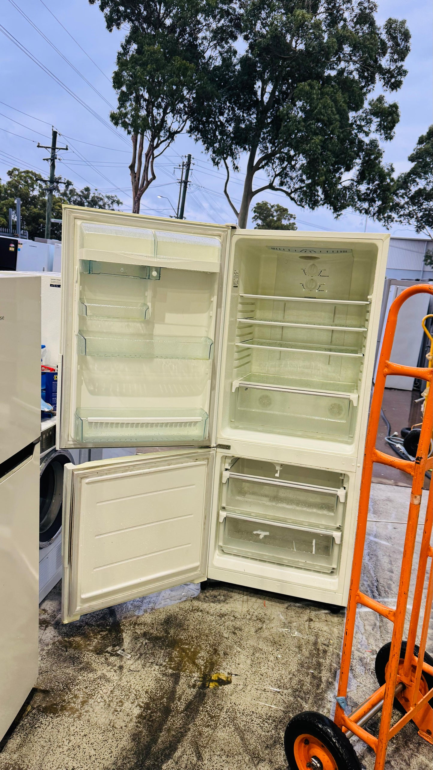 WESTINGHOUSE 430 LITRES FRIDGE FREEZER