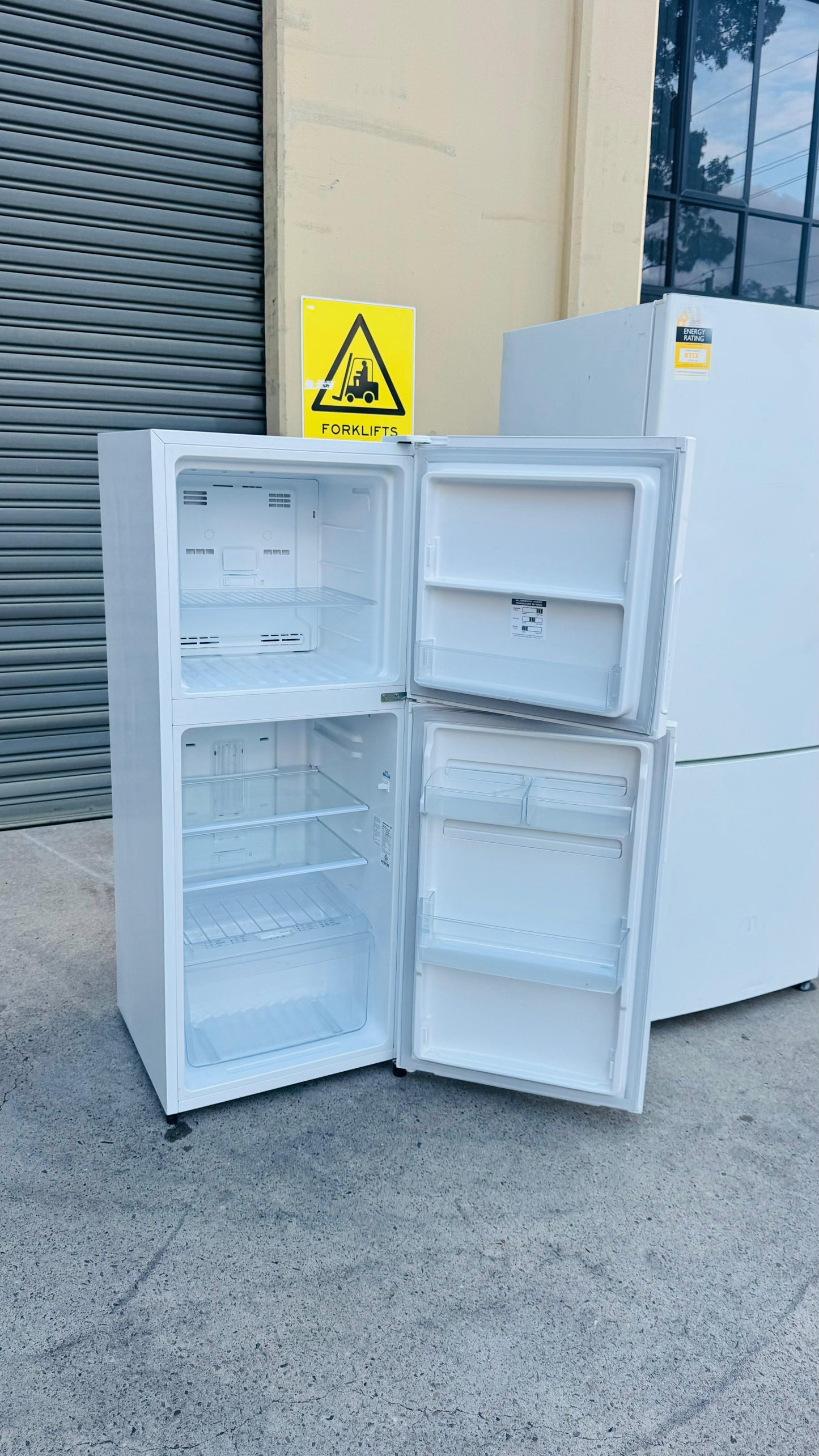KELVINATOR 231 LITRES FRIDGE FREEZER