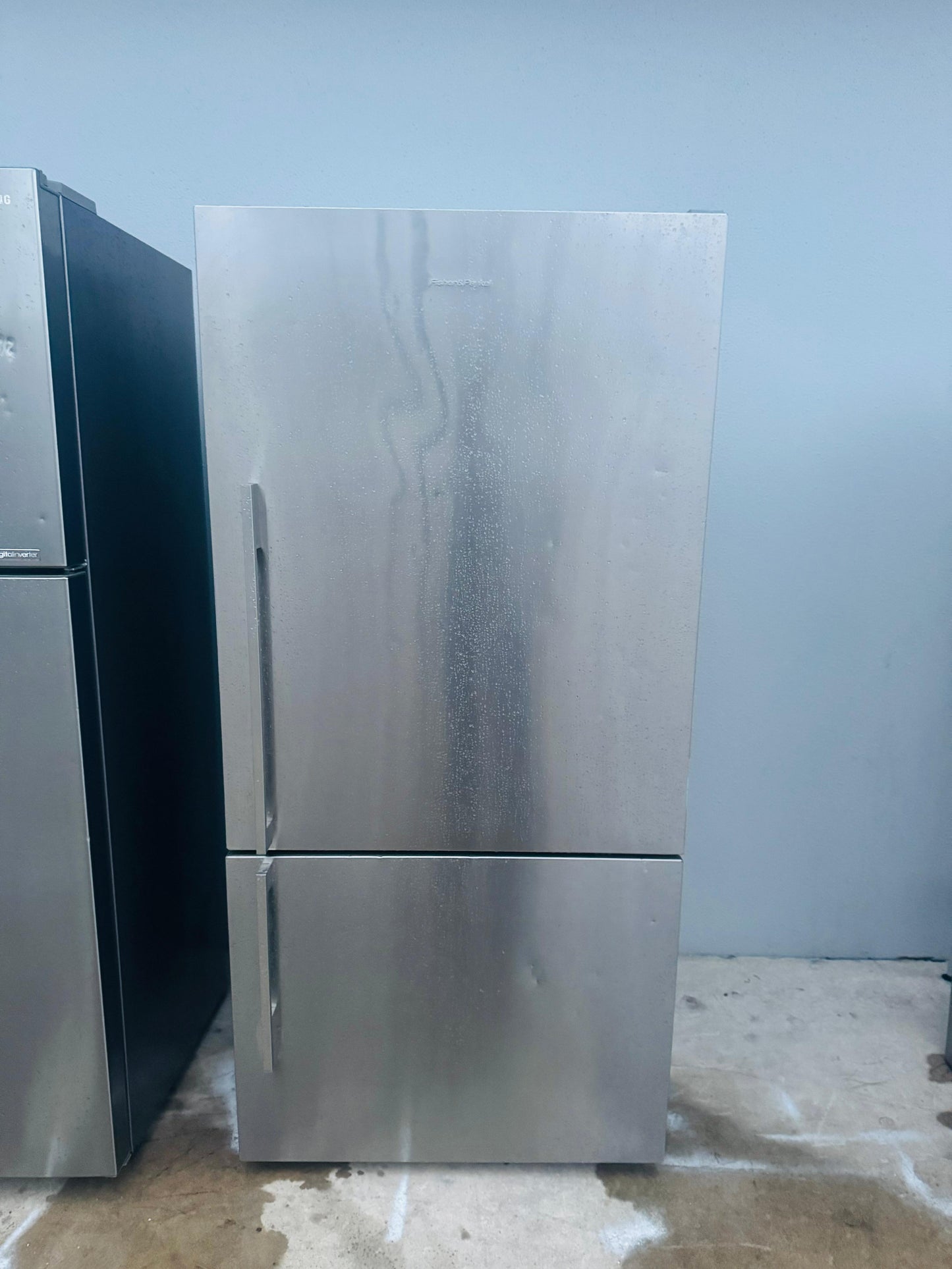 FISHER AND PAYKEL 519 LITRES FRIDGE FREEZER