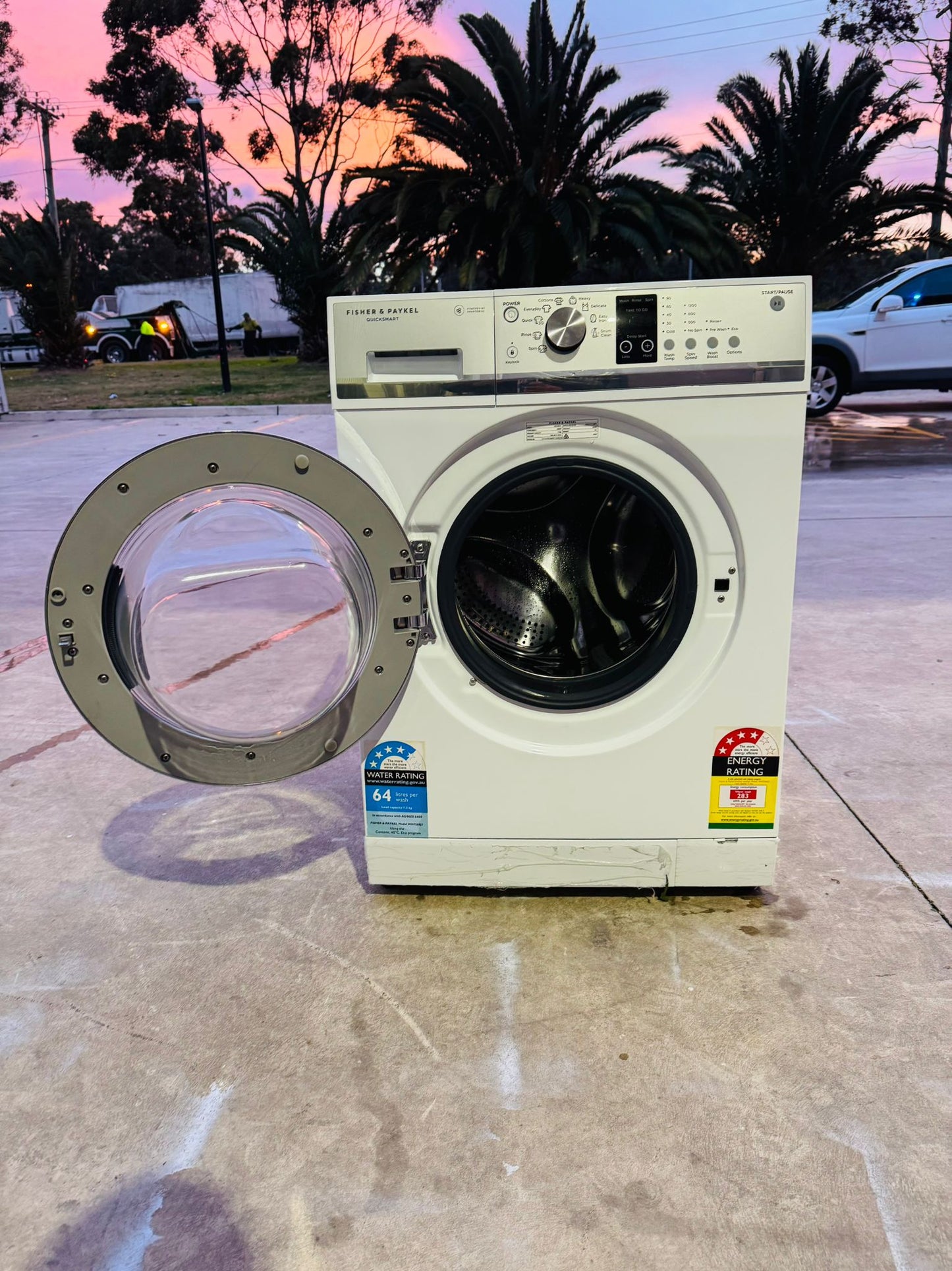 FISHER AND PAYKEL 7.5KGS FRONT LOADER WASHING MACHINE