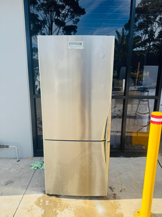 WESTINGHOUSE 380 LITRES FRIDGE FREEZER
