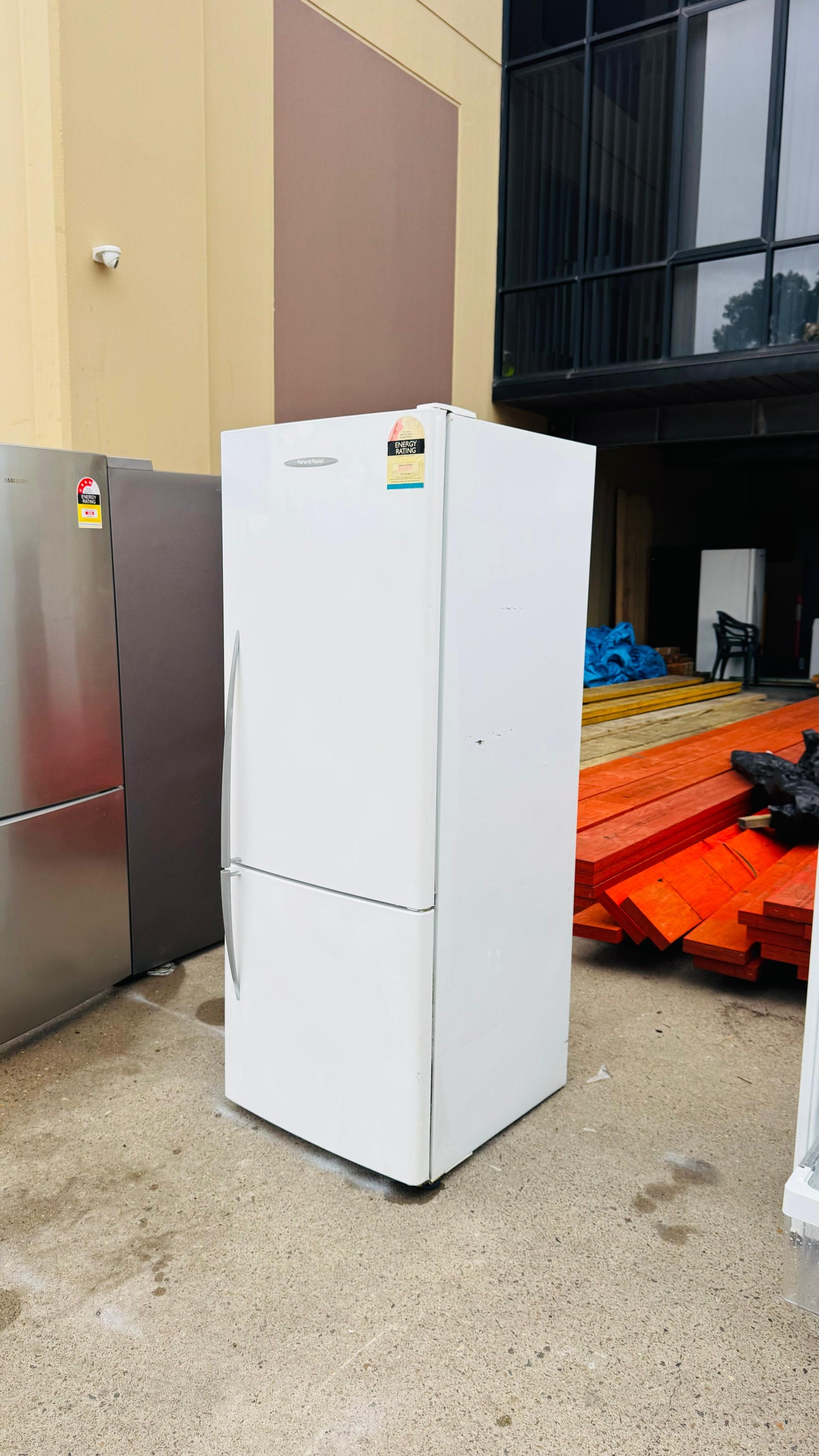 FISHER AND PAYKEL 403 LITRES FRIDGE FREEZER
