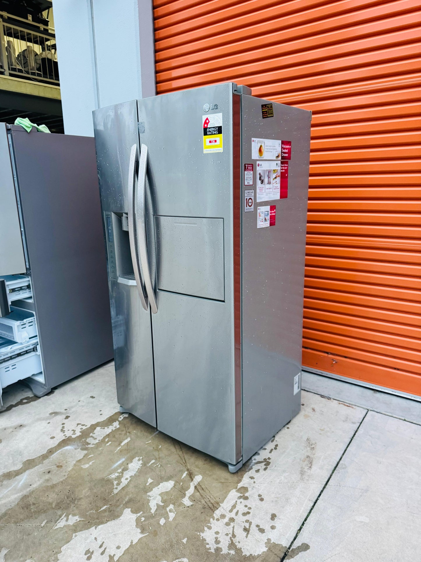 LG 693 LITRES SIDE BY SIDE DOOR FRIDGE FREEZER