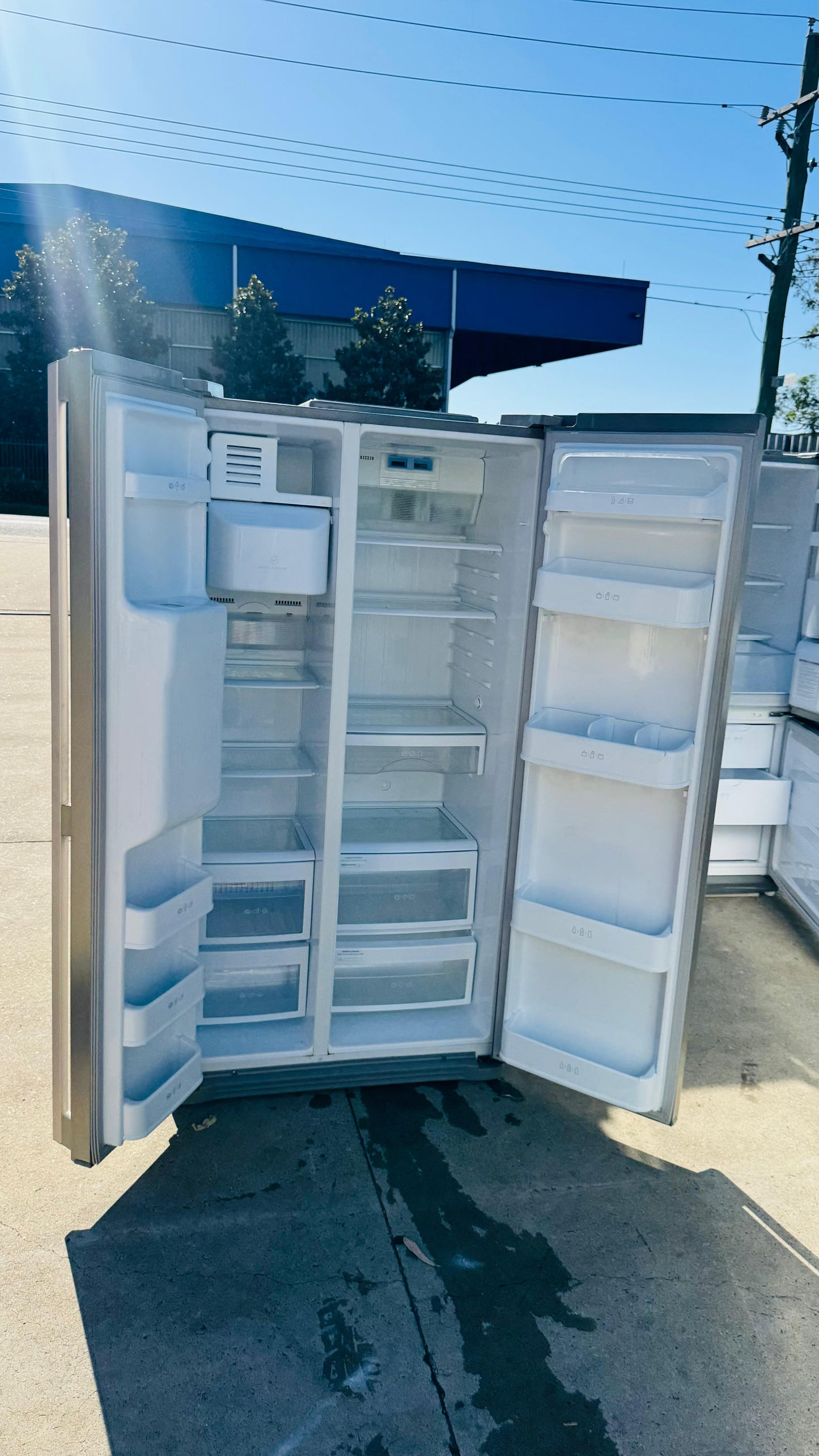 LG SIDE BY SIDE 567 LITRES FRIDGE FREEZER