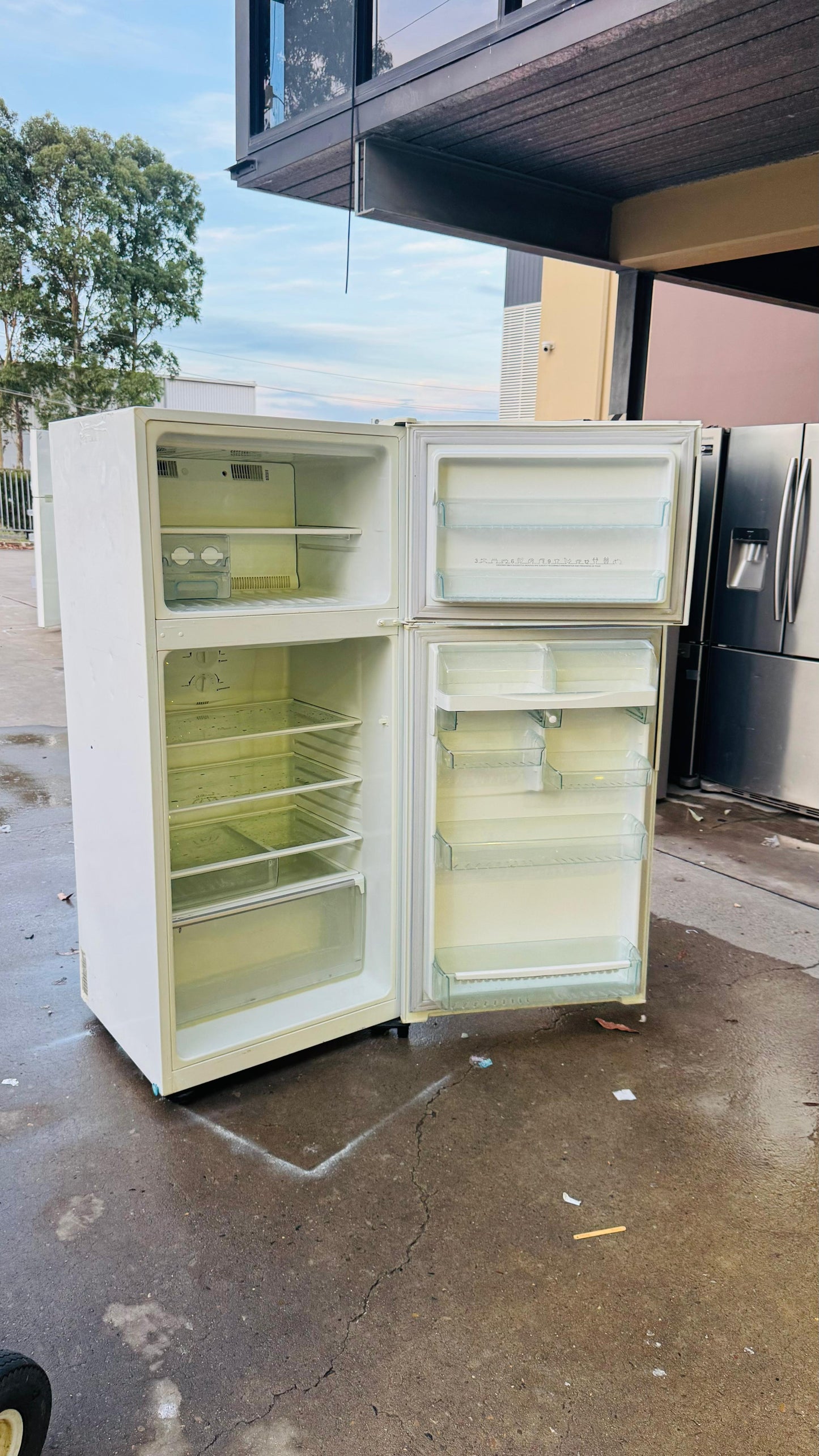 WESTINGHOUSE 420 LITRES FRIDGE FREEZER