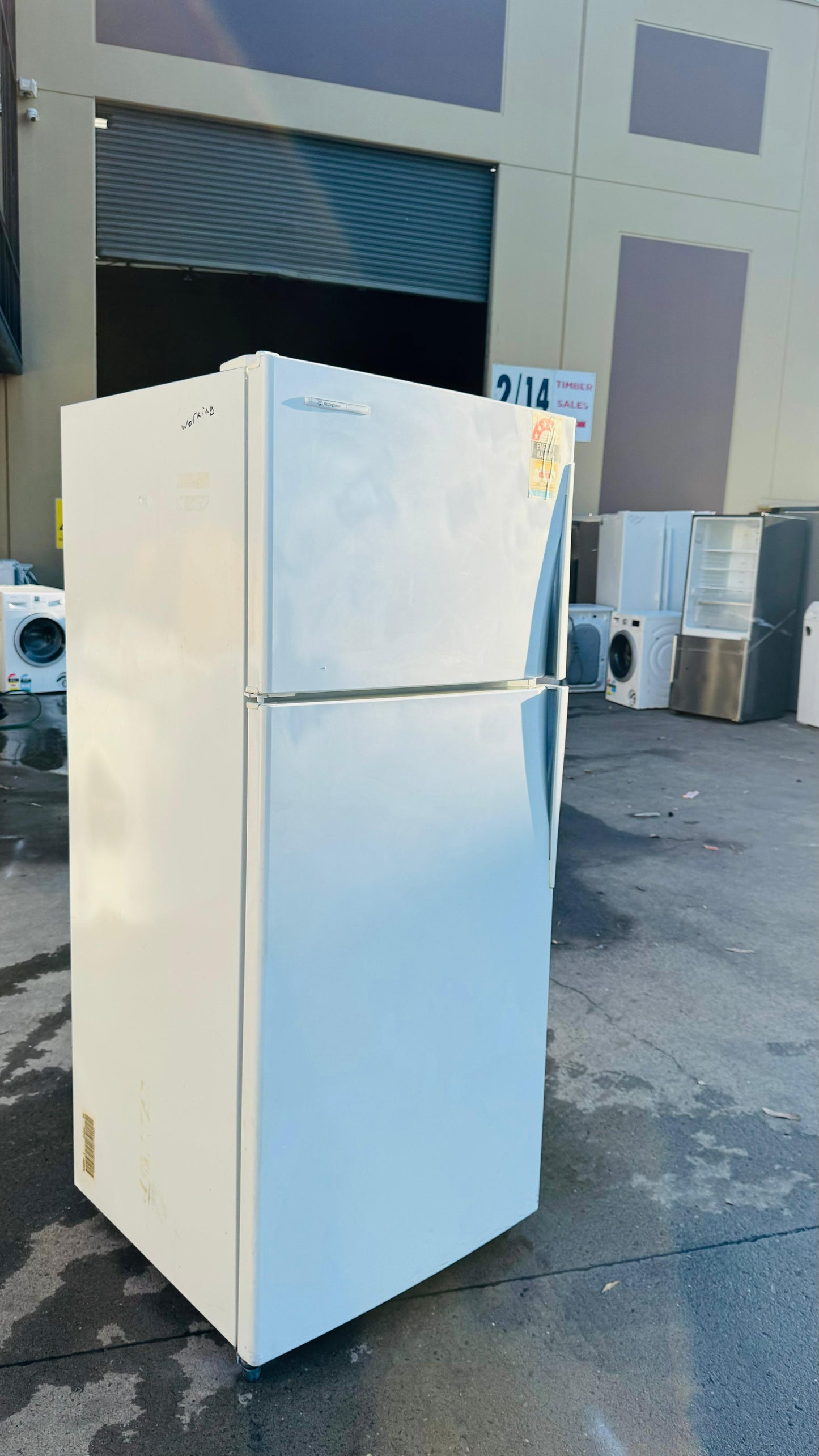 WESTINGHOUSE 416 LITRES FRIDGE FREEZER