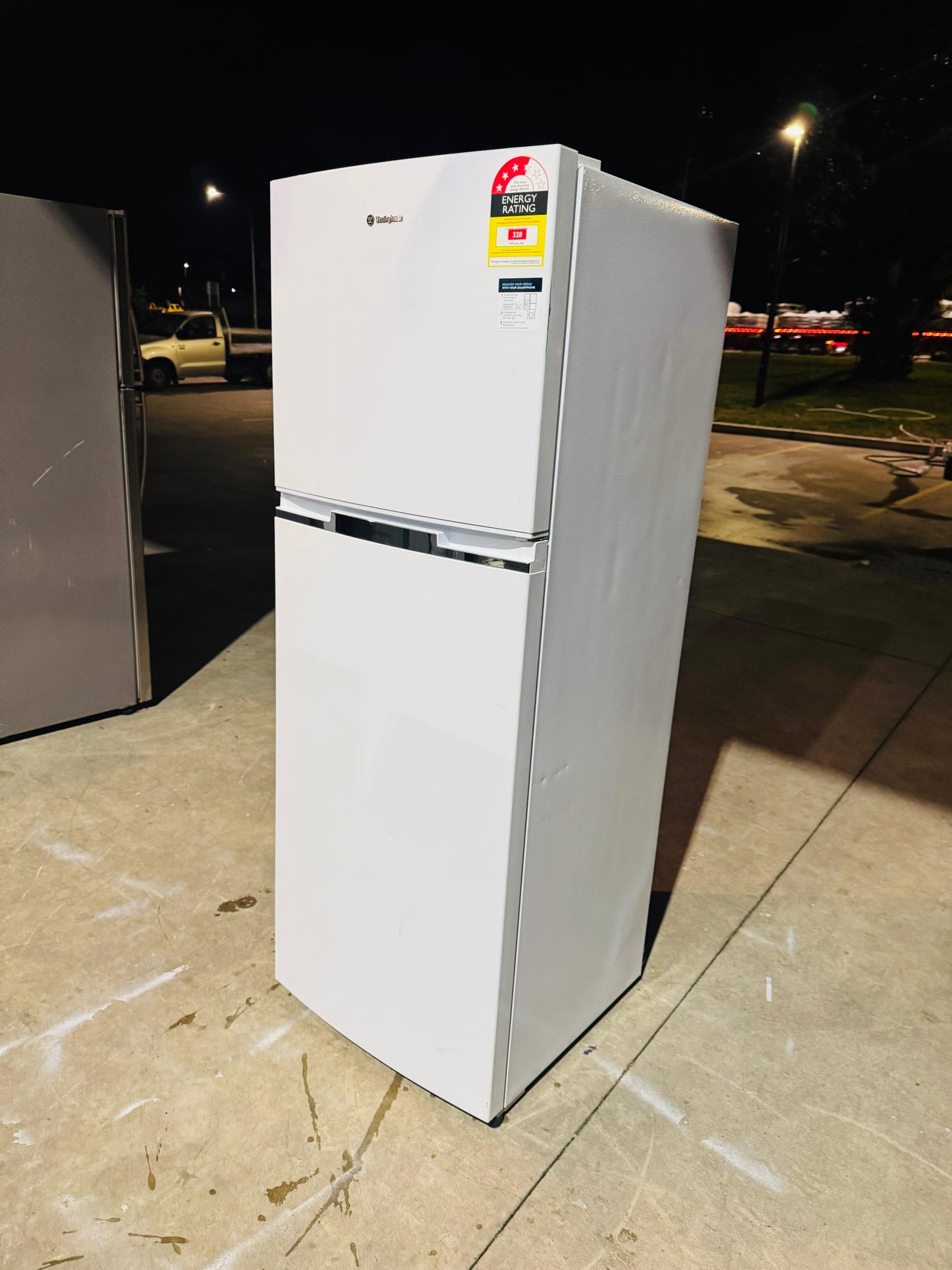 WESTINGHOUSE 339 LITRES FRIDGE FREEZER