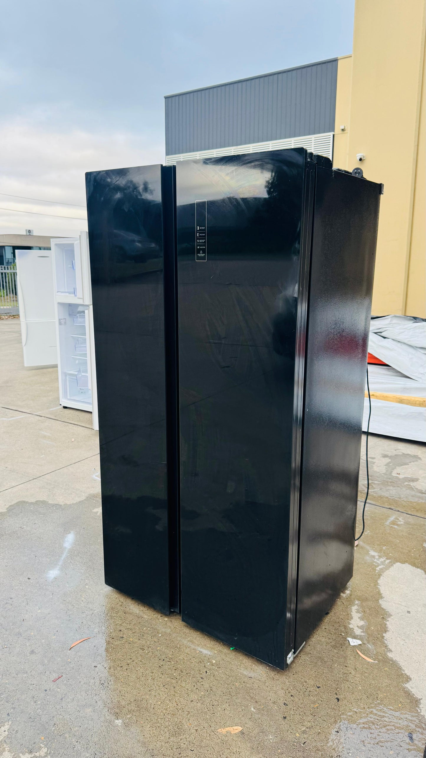 KOGAN 584 LITRES SIDE BY SIDE DOOR FRIDGE FREEZER