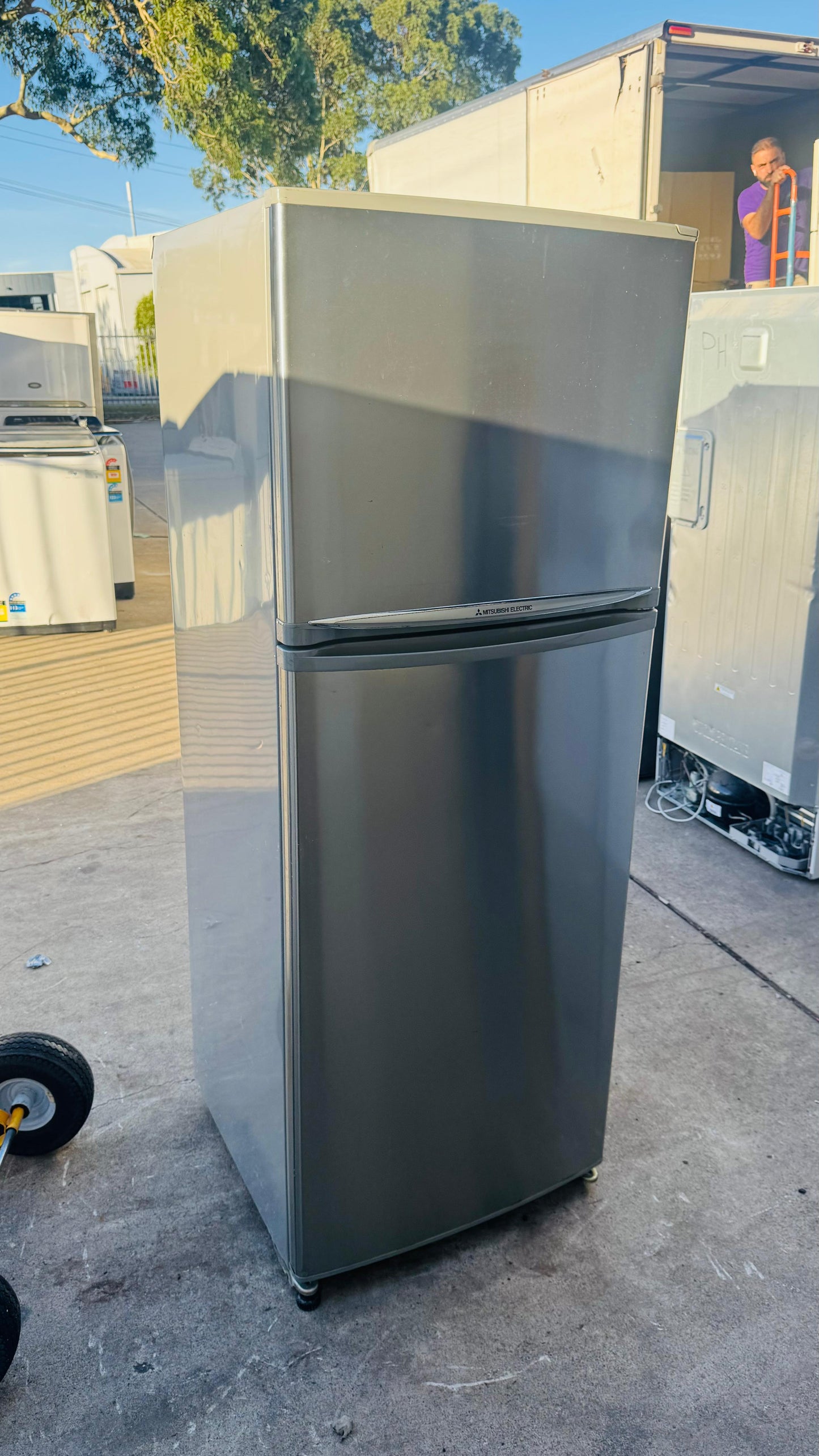 MITSUBUSHI 395 LITRES FRIDGE FREEZER