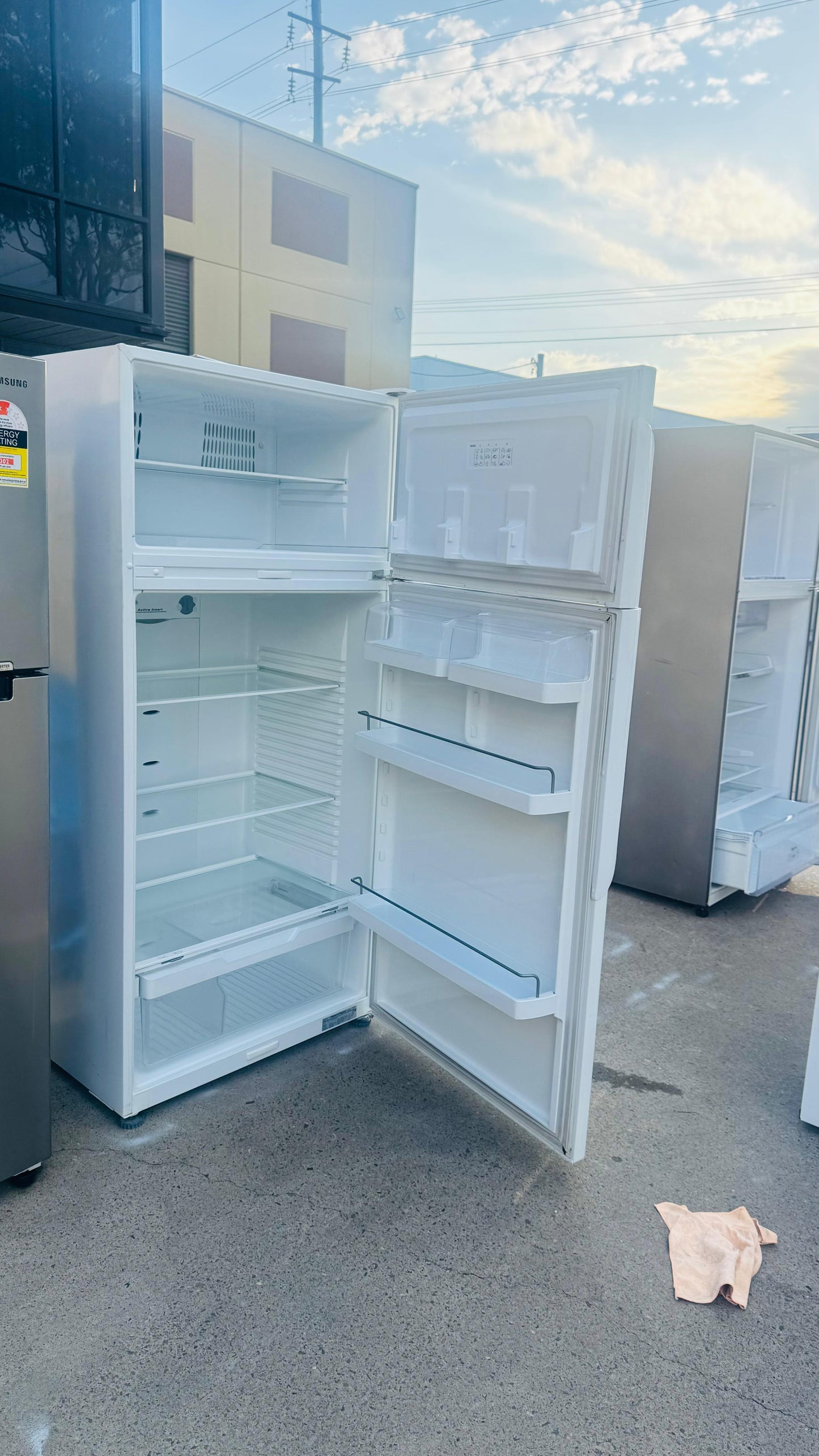 FISHER AND PAYKEL 517 LITRES FRIDGE FREEZER