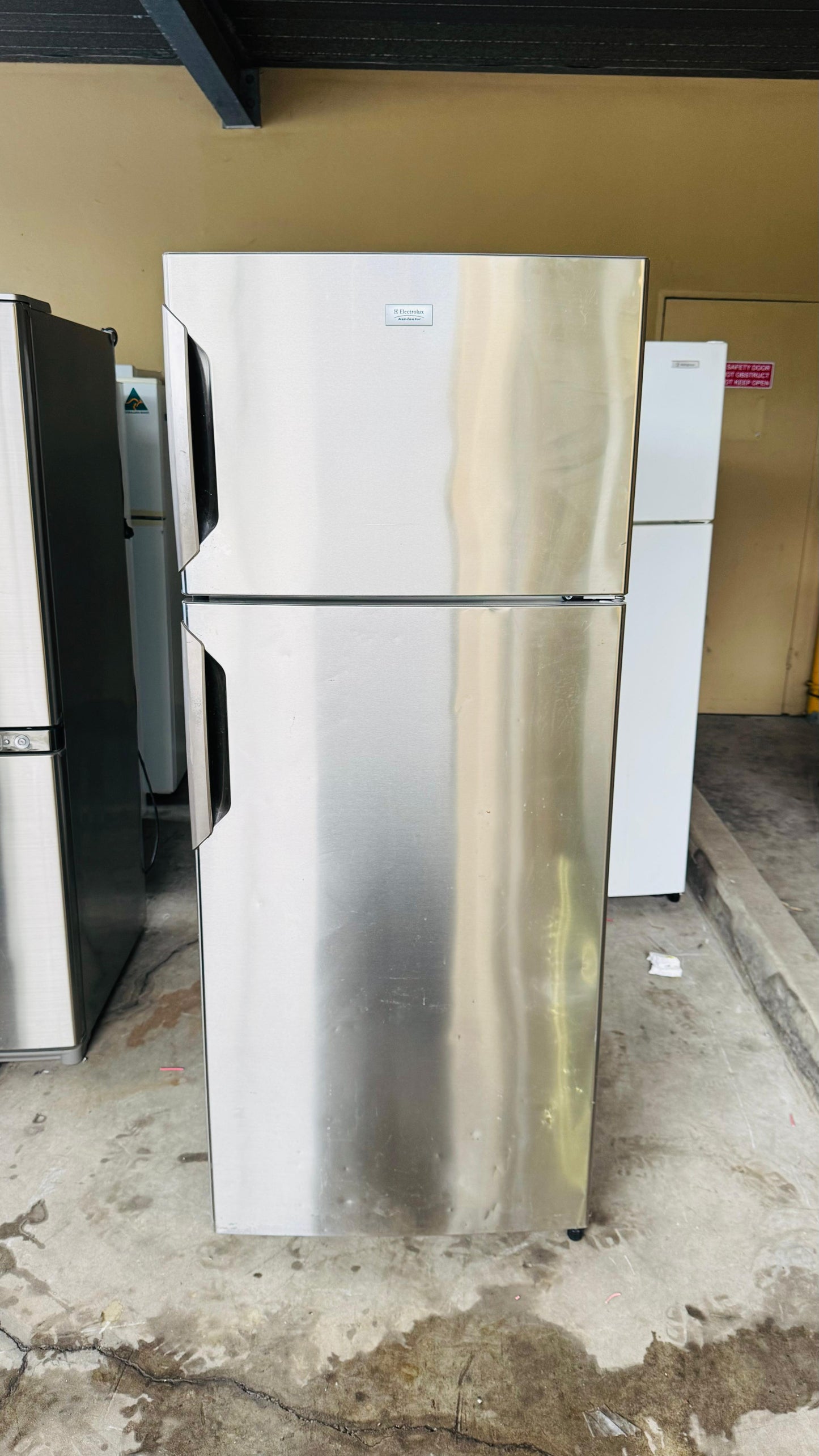 ELECTROLUX 390 LITRES FRIDGE FREEZER