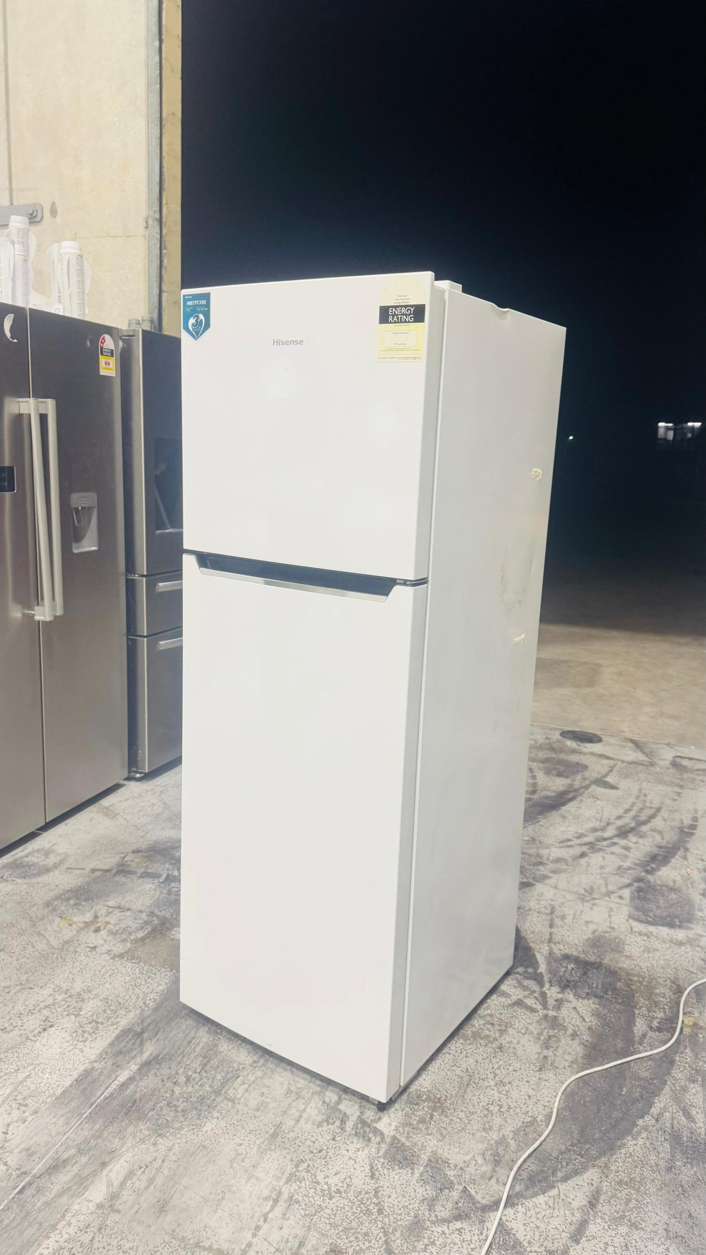 HISENSE 350 LITRES FRIDGE FREEZER