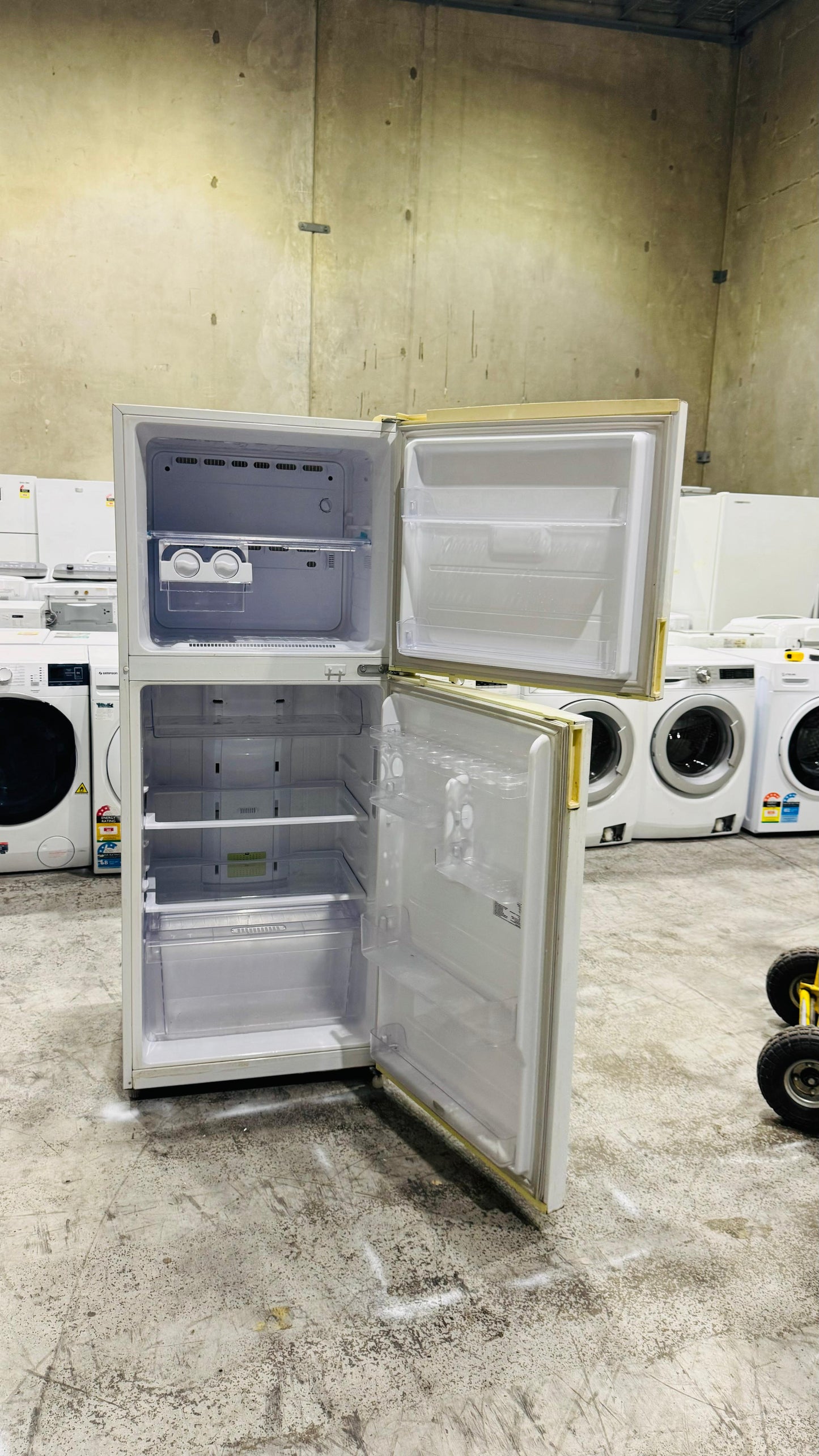 SAMSUNG 365 LITRES FRIDGE FREEZER