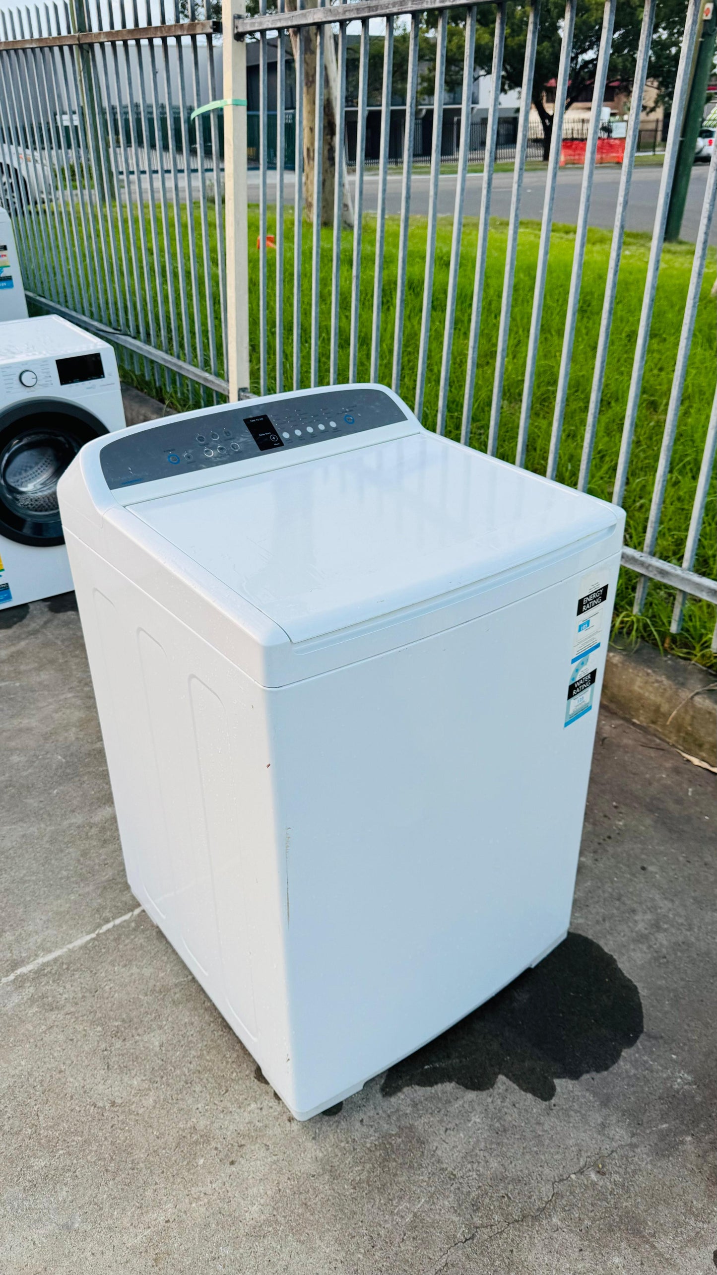 FISHER AND PAYKEL 10KGS  TOP LOADER WASHING MACHINE
