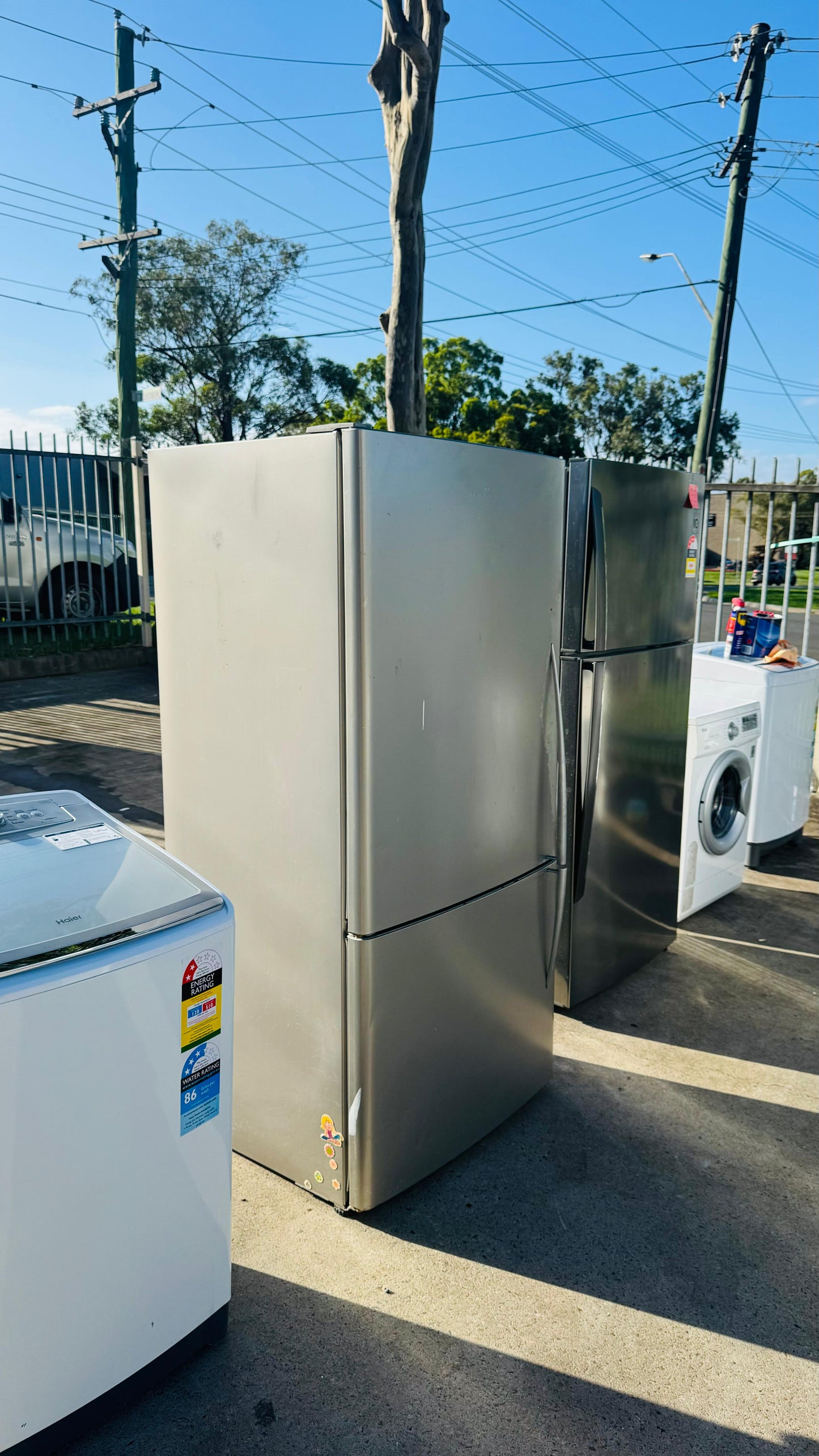 FISHER AND PAYKEL 519 LITRES FRIDGE FREEZER