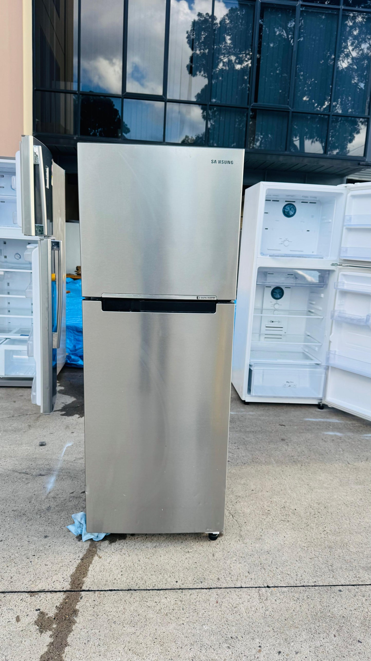 SAMSUNG 318 LITRES FRIDGE FREEZER