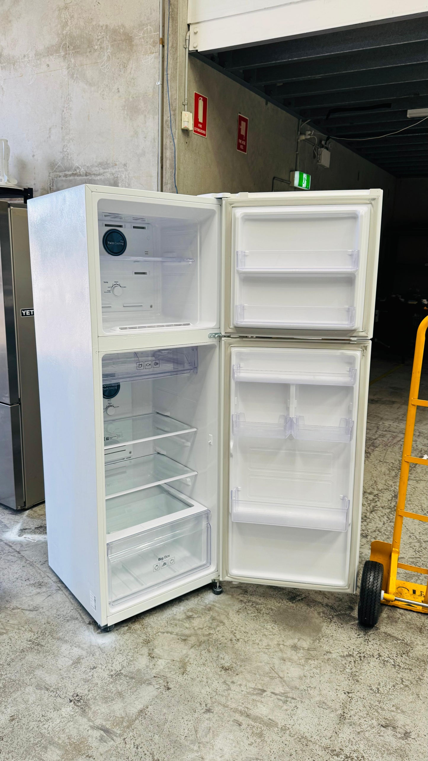 SAMSUNG 343 LITRES FRIDGE FREEZER