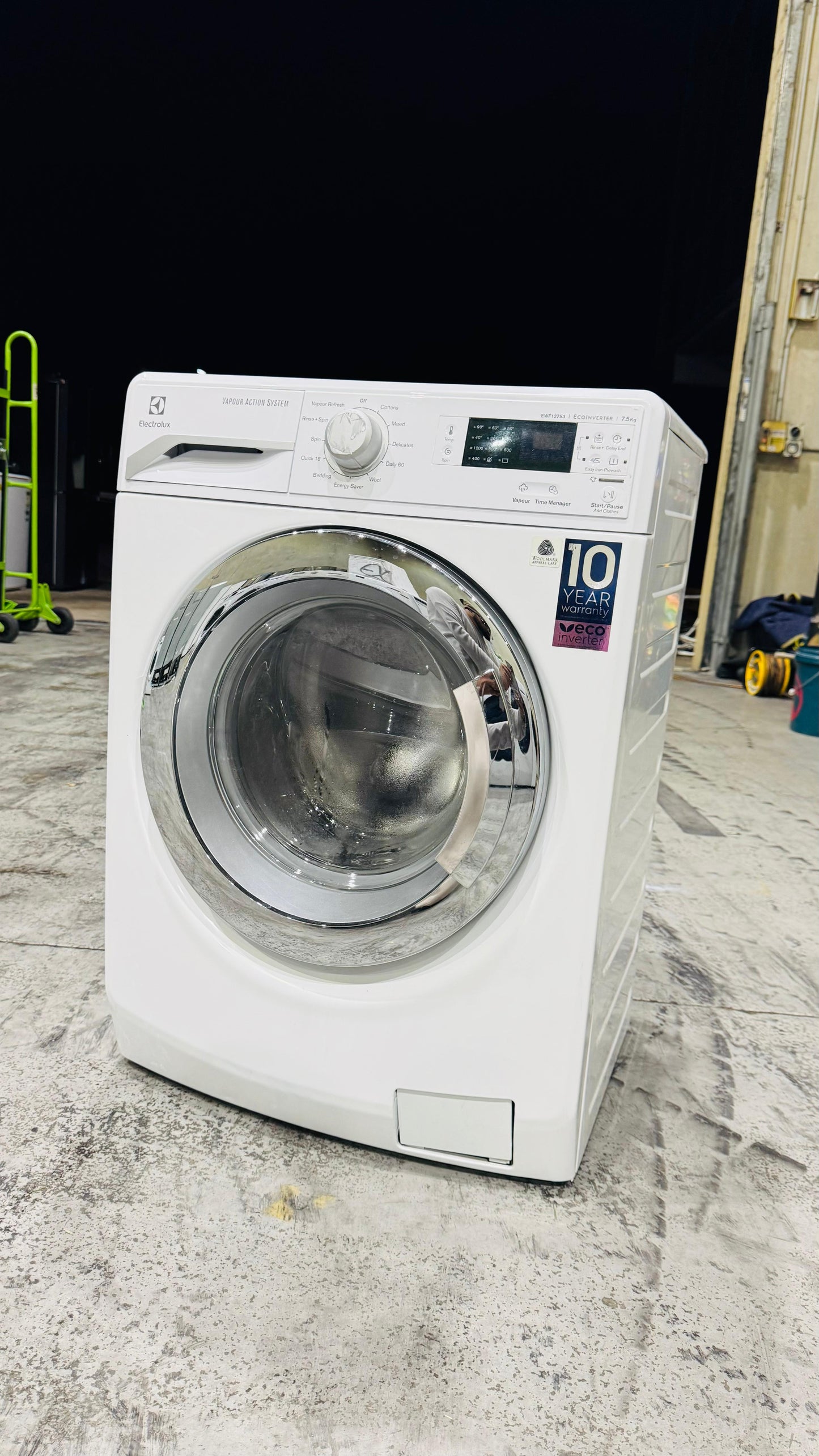 ELECTROLUX 7.5 KGS FRONT LOADER WASHING MACHINE