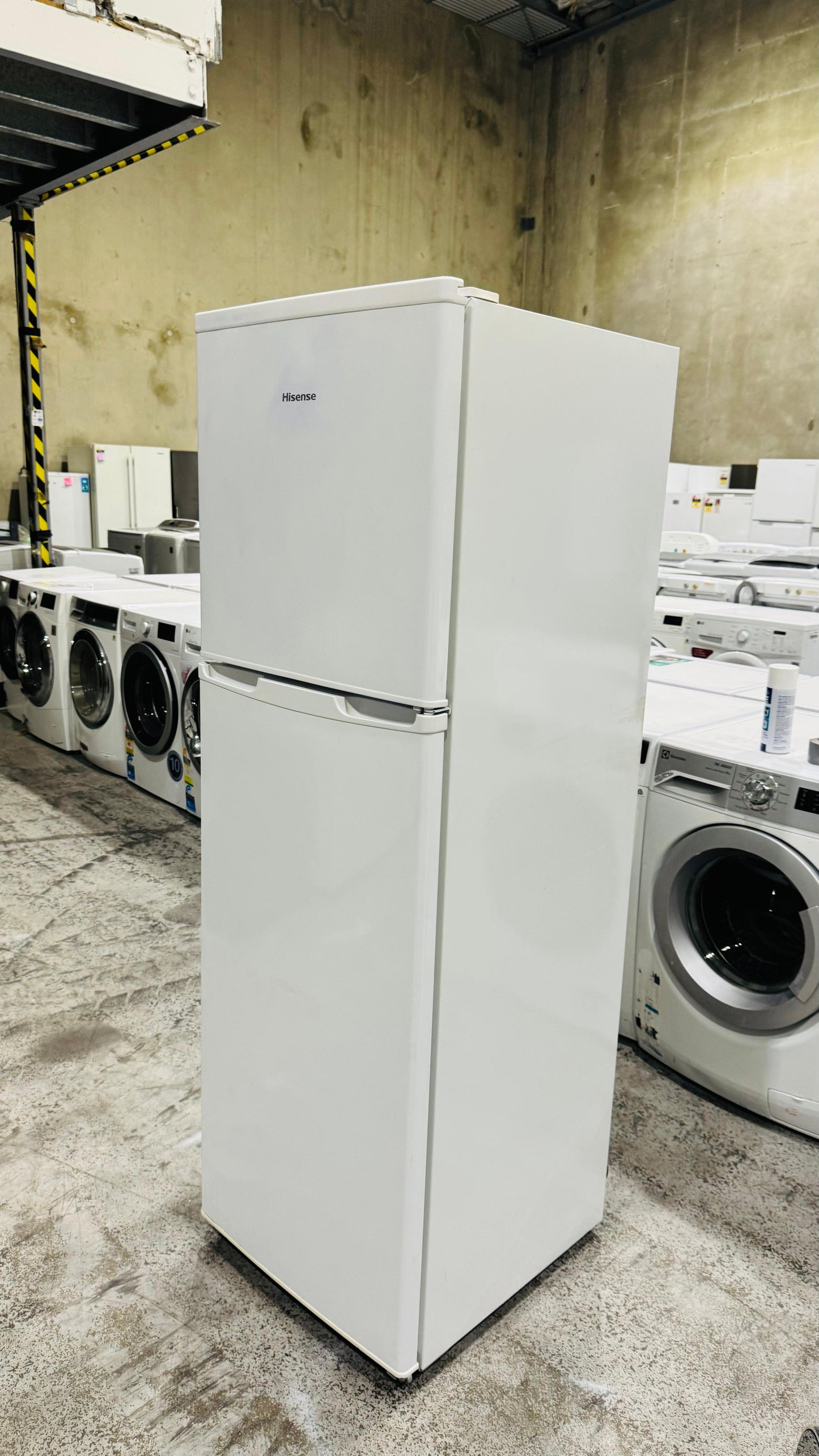 HISENSE 269 LITRES FRIDGE FREEZER