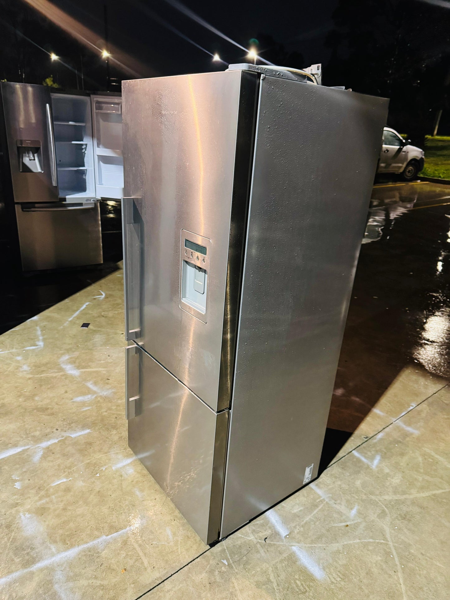 FISHER AND PAYKEL447 LITRES FRIDGE FREEZER