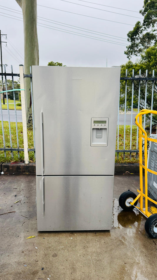 FISHER AND PAYKEL 519 LITRES FRIDGE FREEZER