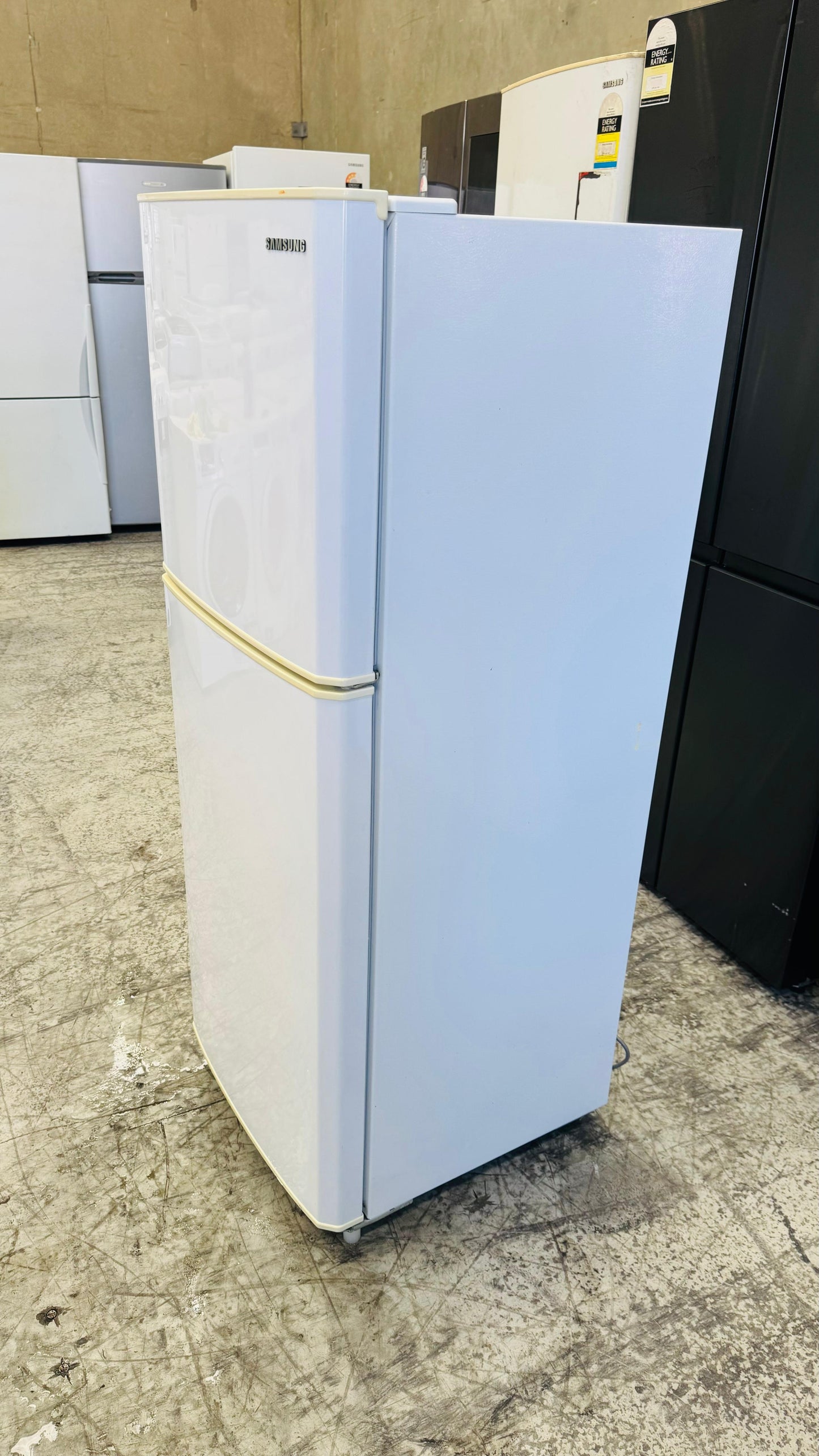 SAMSUNG 216 LITRES FRIDGE FREEZER