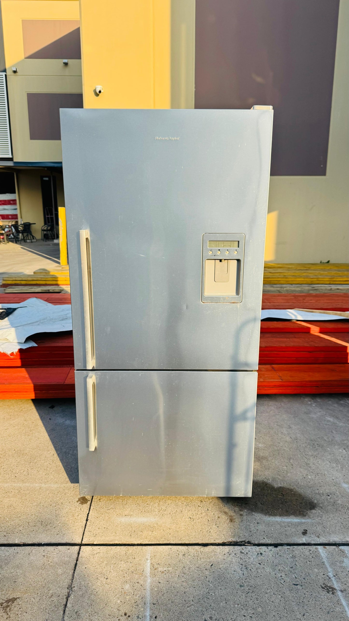 FISHER AND PAYKEL 519 LITRES FRIDGE FREEZER