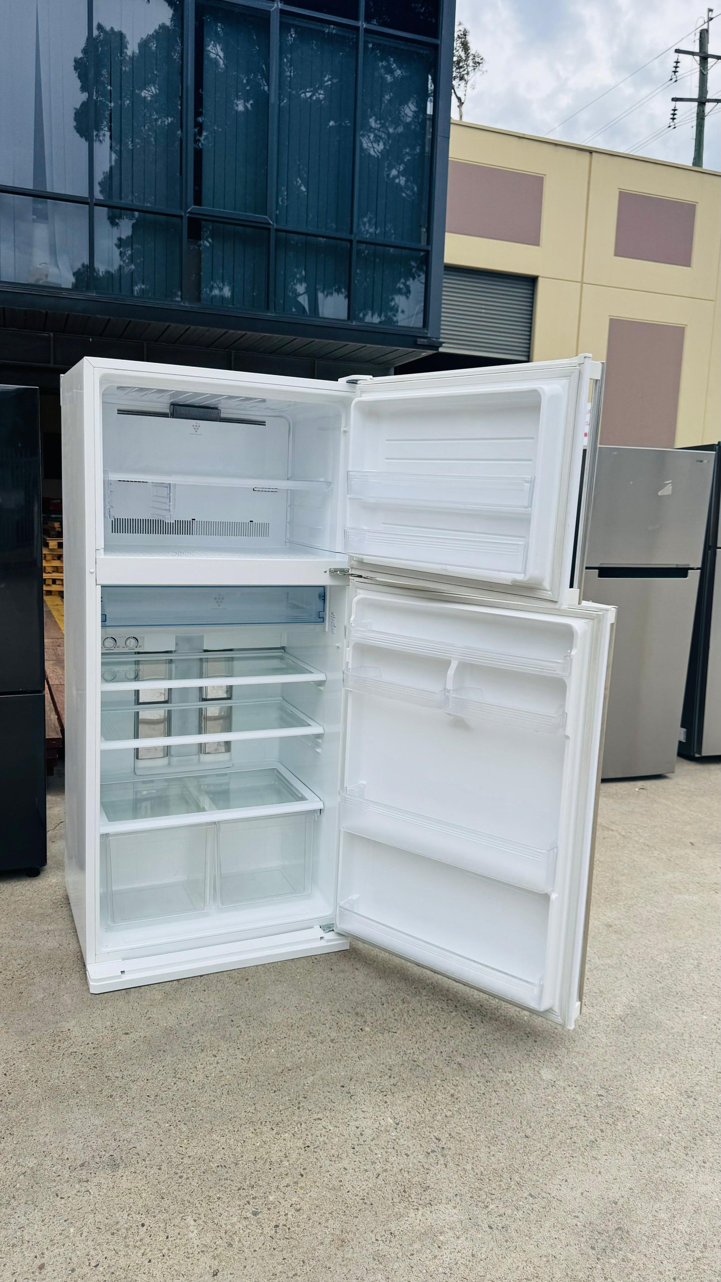 SHARP 585 LITRES FRIDGE FREEZER
