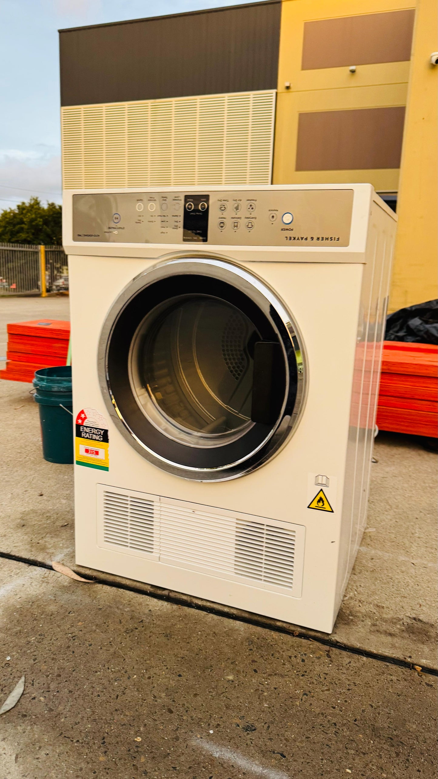 FISHER AND PAYKEL 7KGS DRYER ONLY