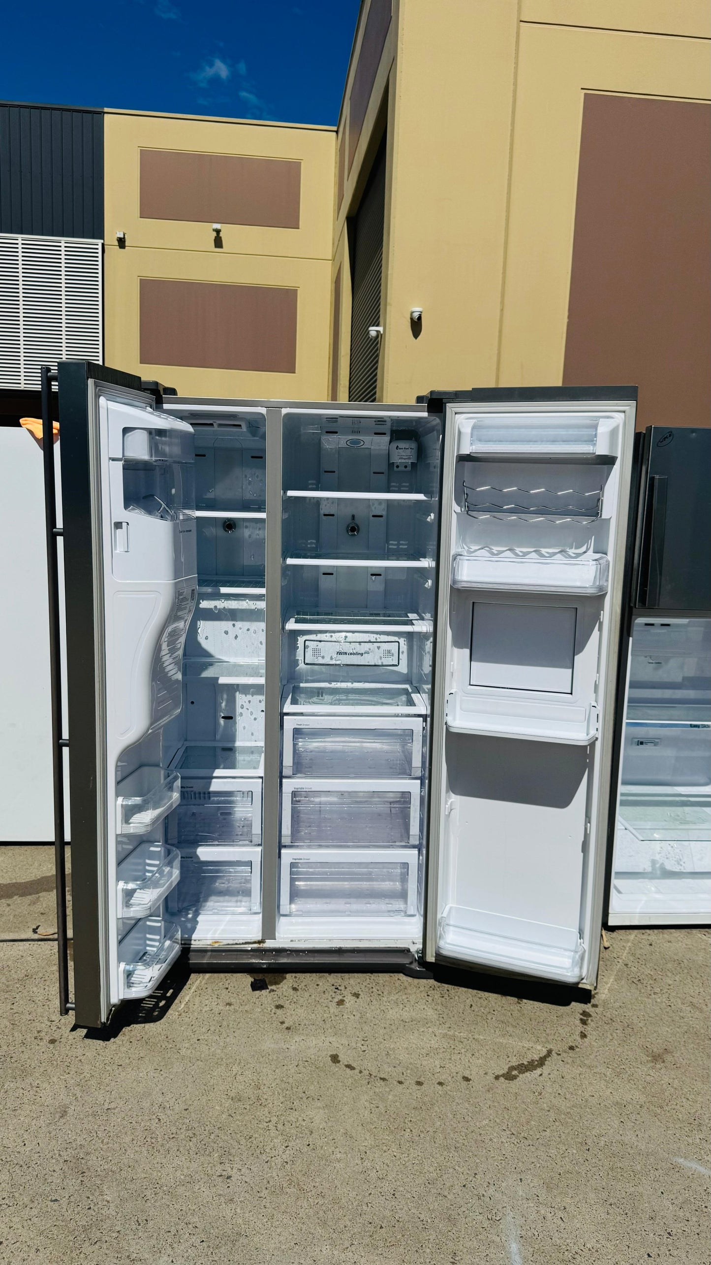 SAMSUNG 702 LITRES SIDE BY SIDE DOOR FRIDGE FREEZER